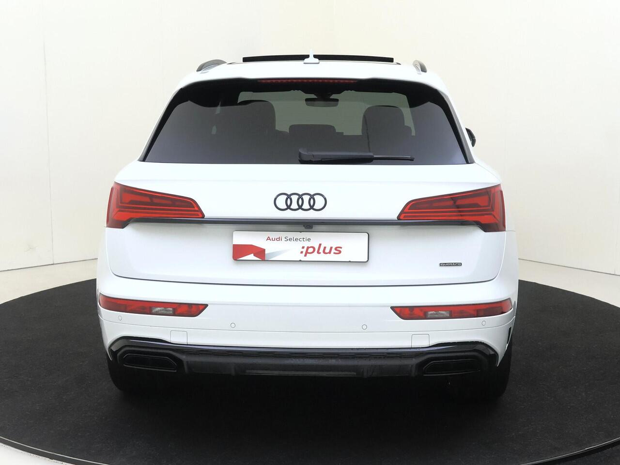 Audi Q5 55 TFSI e S edition Competition | Panoramadak | Trekhaak | Head-up display | Lederen bekleding 'Valcona' | Bang & Olufsen | Parkeerassistent | 360 camera | Stoelverwarming voor en achter |