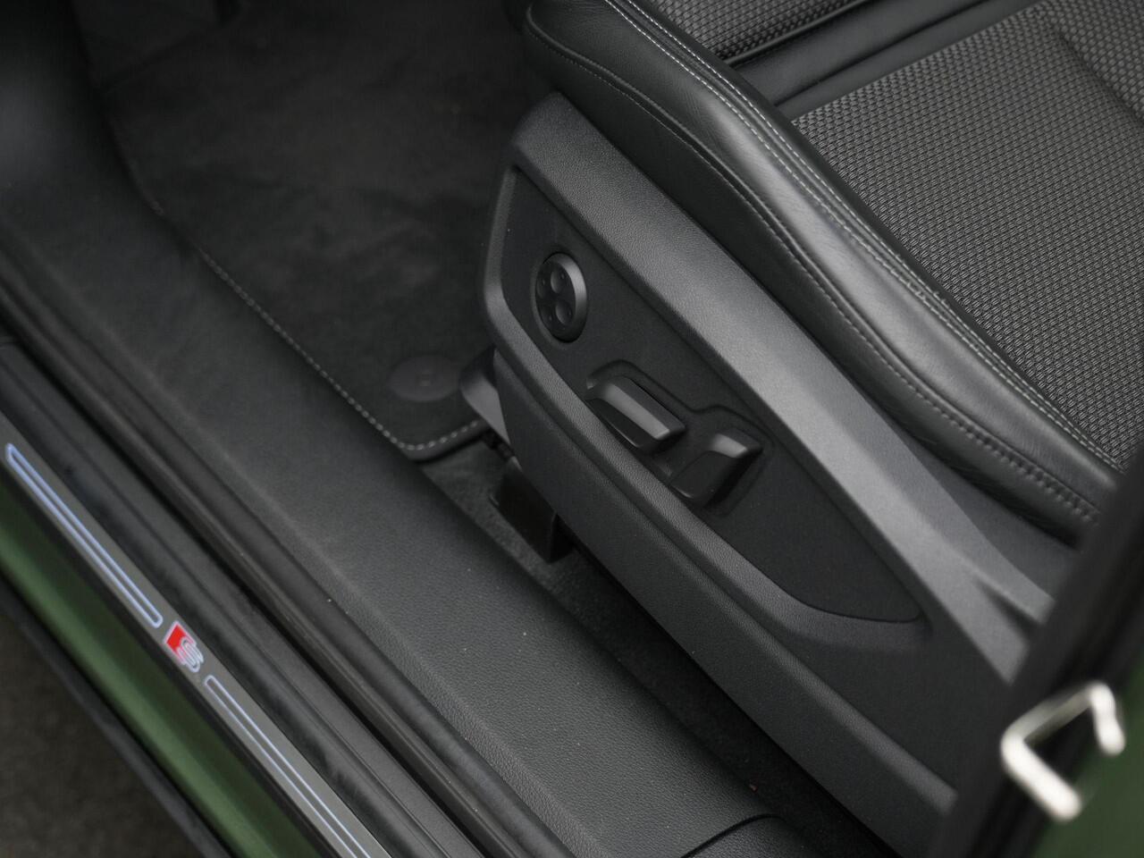 Audi Q5 50 TFSI e 299 pk S-tronic S-Line | Panoramadak | Trekhaak | 360 camera | Elektr. verstelbare stoelen | Side Assist | Afgevlakt sportstuur