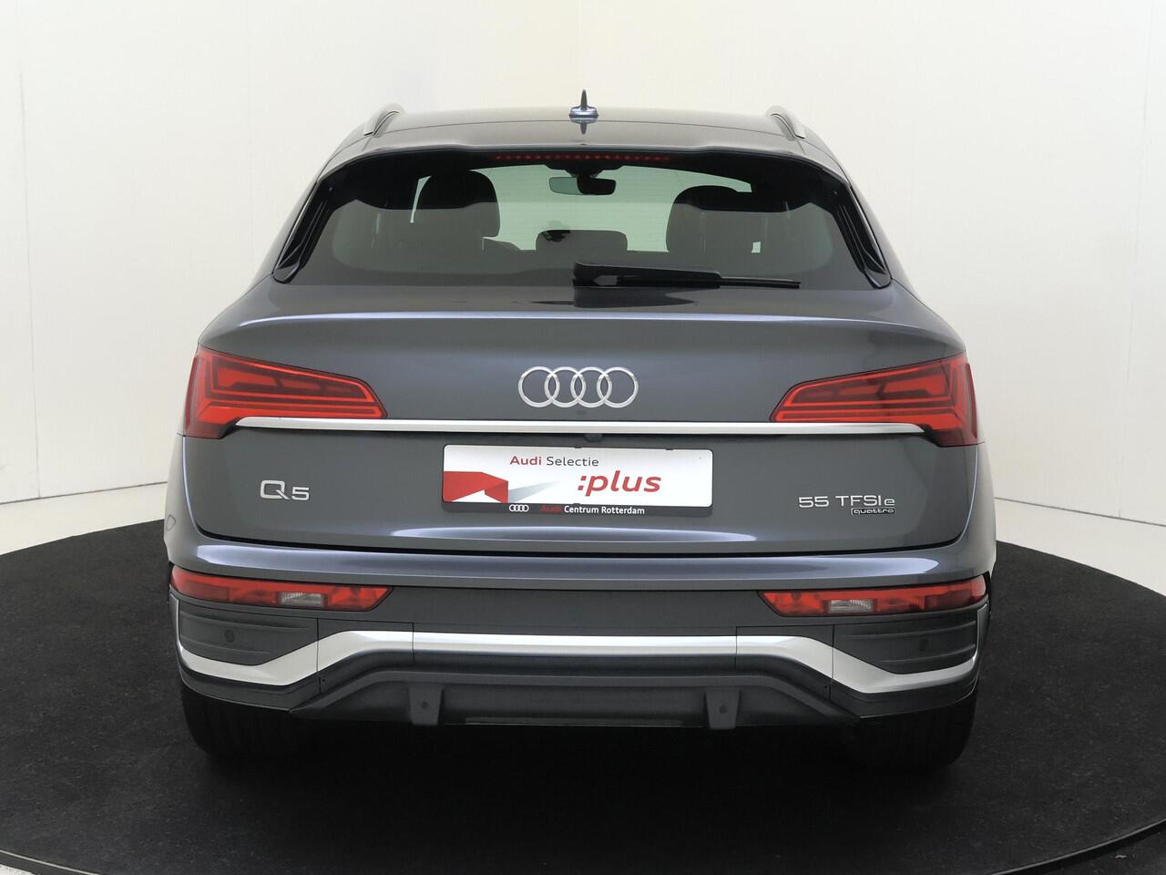 Audi Q5 Sportback 55 TFSI e S edition | Trekhaak | Achteruitrijcamera | 3-zone airco | LED matrix verlichting | Stoelverwarming | Adaptieve cruise control | Audi virtual cockpit |