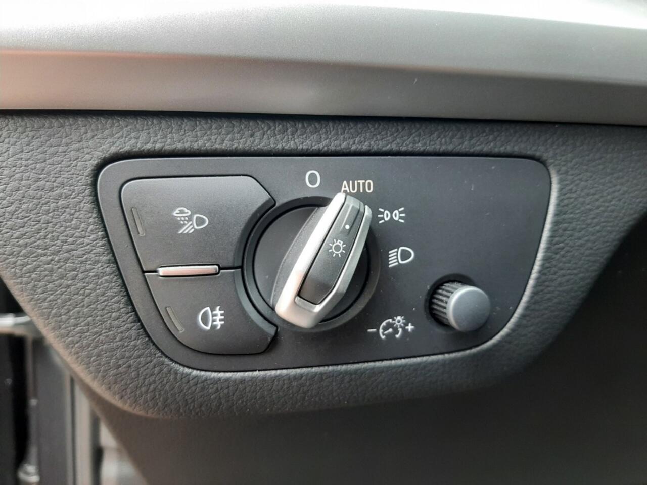 Audi Q5 50 TFSi-e PHEV Plug-In Quattro S-Line Airco Navigatie Bluetooth Cruise-control