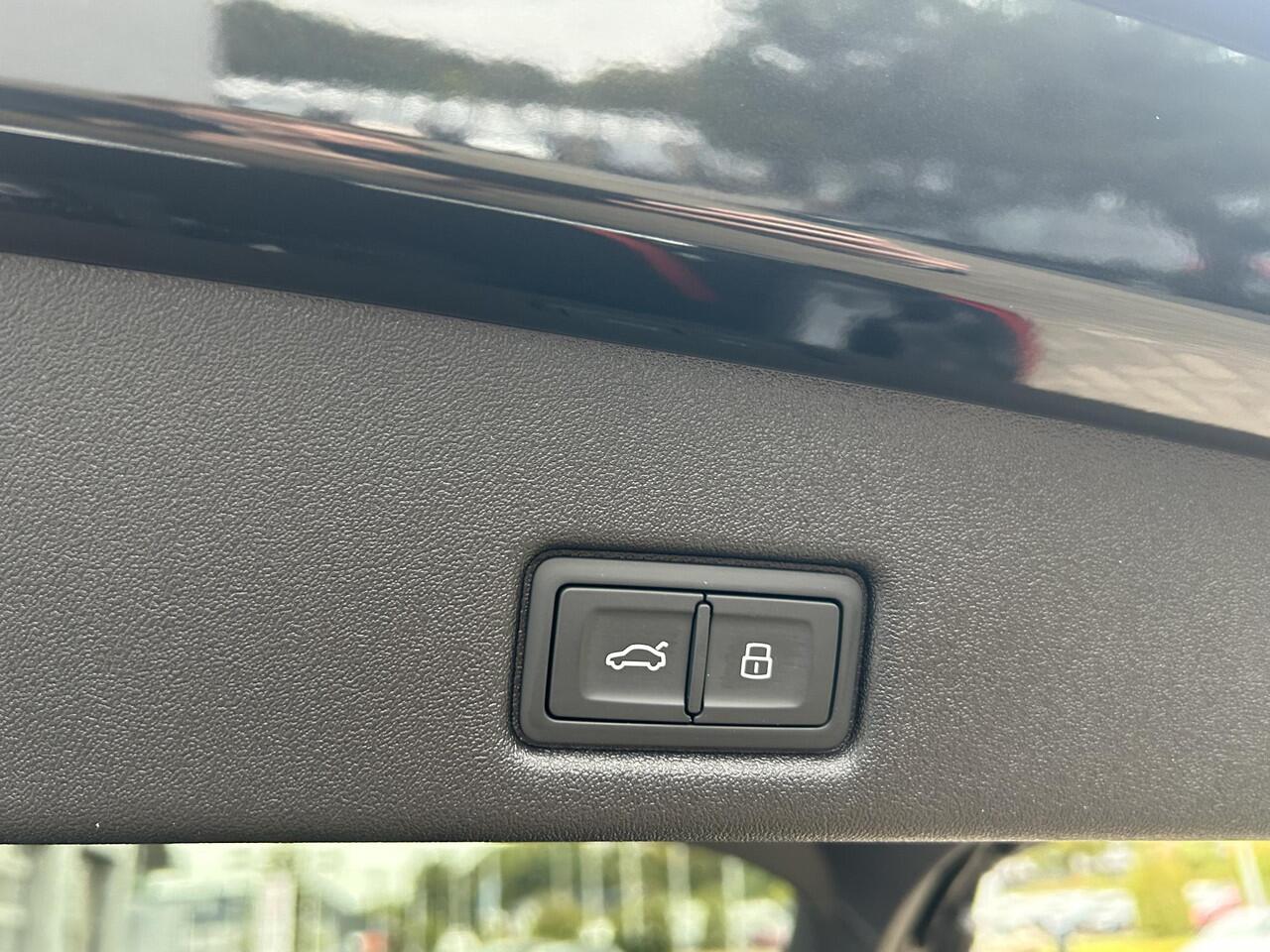 Audi Q5 Sportback S edition Competition 2.0 TFSI e 270 kW / 367 PK S Zwart Leder | Head-Up Display | Trekhaak | Luchtvering | Matrix | Keyless Entry | Bang & Olufsen | Sfeerverlichting | Adaptieve Cruise Control |