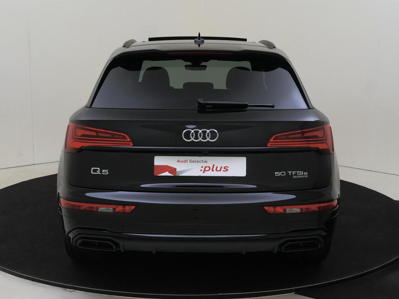 Audi Q5 50 TFSI e S edition | Panoramadak | 360 camera | Dodehoek detectie | LED matrix verlichting | Stoelverwarming | Parkeerasisstent | 3-zone airco | Navigatie Plus |