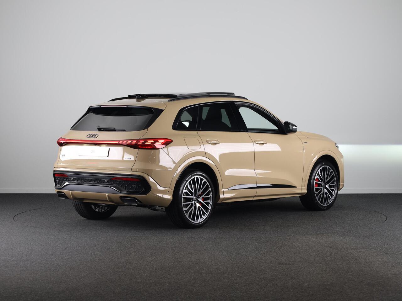 Audi Q5 2.0 TFSI e-hybrid quattro S edition Competition | Mmi experience pro | Glazen panoramadak | Tech plus | Privacy glas |