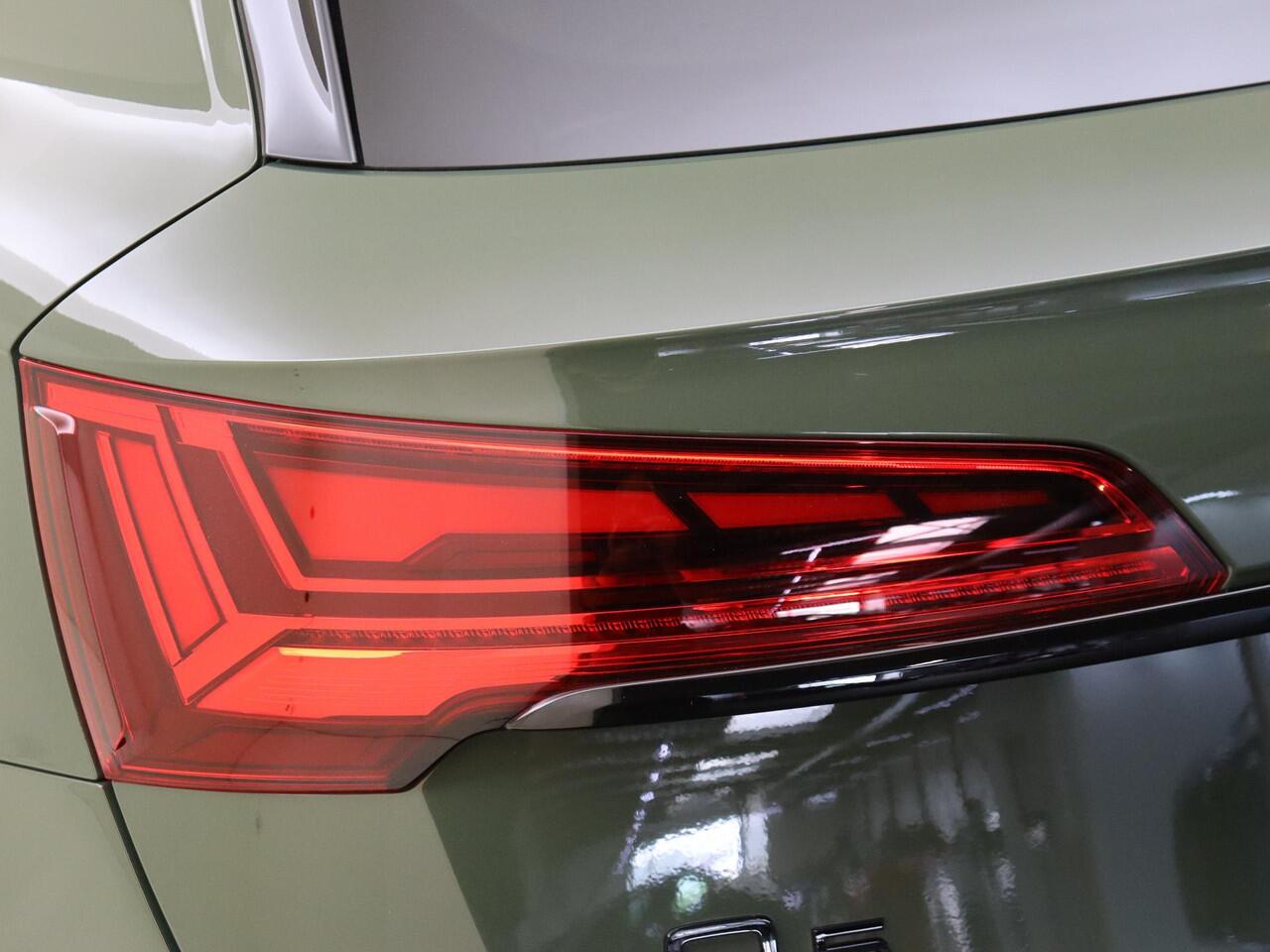 Audi Q5 50 TFSI e S edition Competition | Luchtvering | Trekhaak | LED matrix verlichting | Stoelverwarming voor en achter | Virtual cockpit Plus | Adaptieve cruise control | CarPlay |