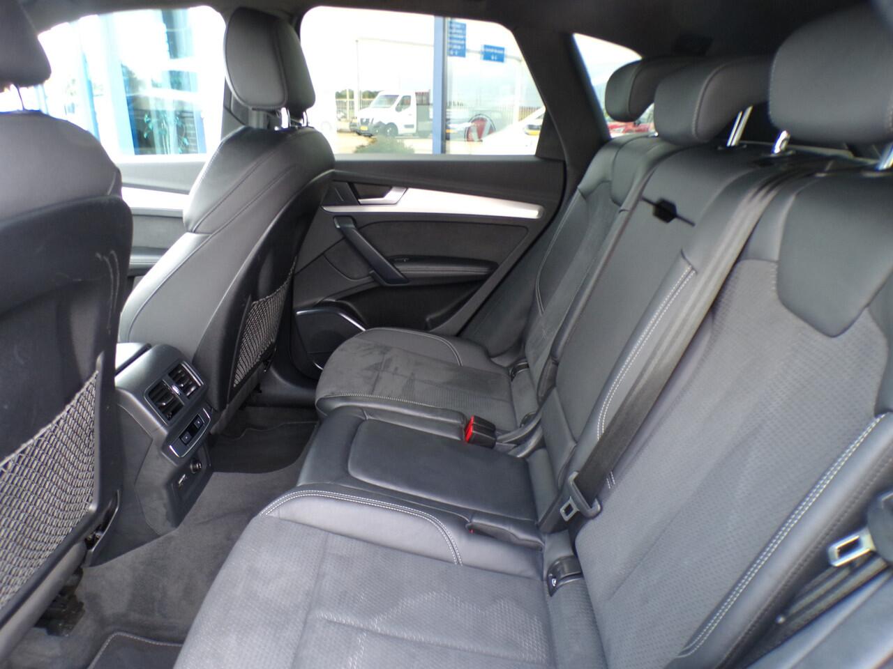 Audi Q5 55 TFSI e S edition Competition, Trekhaak / Luchtvering / Full LED / Sensoren + Camera / Carplay + Android Auto / Stoelverwarming / 20'' LMV