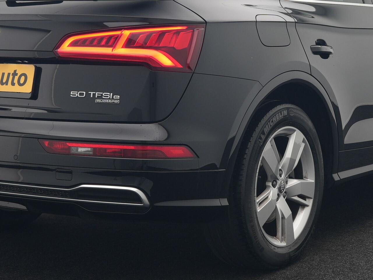 Audi Q5 50 TFSI e quattro S Line Plug In Hybrid 299pk Dealer O.H PHEV | Luchtvering | Trekhaak Af Fabriek | Adaptive Cruise | Camera | Virtual | Apple Carplay | Alcantara Sportstoelen Verwarmd | Keyless | Navigatie | DAB |