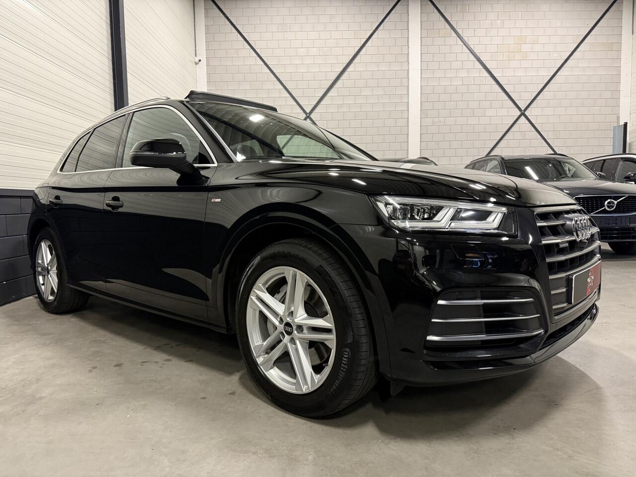 Audi Q5 55 TFSI e quattro Competition 367PK S-Line PANO/LUCHTVERING/TREKHAAK/360CAMERA/MASSAGE/KEYLESS/MATRIX/VIRTUAL/CARPLAY/SFEER/19"/PRIVACY/3X S-LINE/MYTHOSSCHWARZ METALLIC/VOLLEDIG AUDI DEALER HISTORIE,NET OH BEURT GEHAD BIJ 152.329KM
