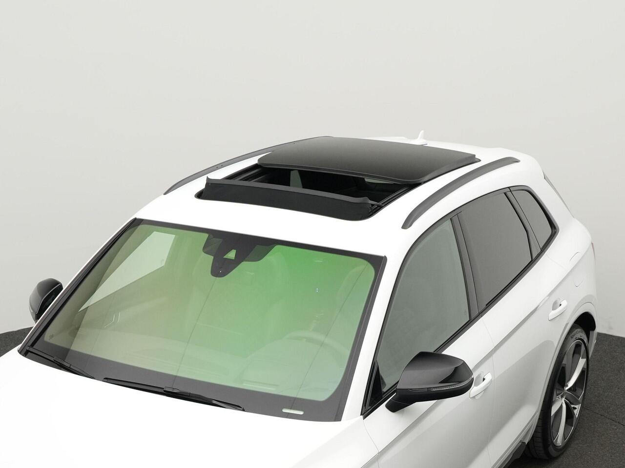 Audi Q5 55 TFSI e 367 pk S-tronic quattro S edition Competition / S-Line | Panoramadak | Bang & Olufsen sound | Trekhaak | Matrix LED | Fijnnappa Leder | Standkachel | Stoel-/achterbankverwarming | 21 inch