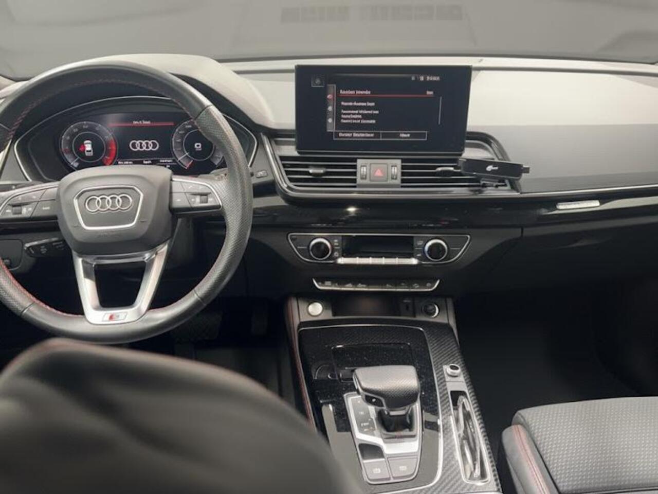 Audi Q5 50 TFSI e S edition 299PK S-tronic | 91% SOH | 2x S-line | Zwart optiek | Clima | Zwenkbare trekhaak | Adaptieve cruise | Rood sticksel |