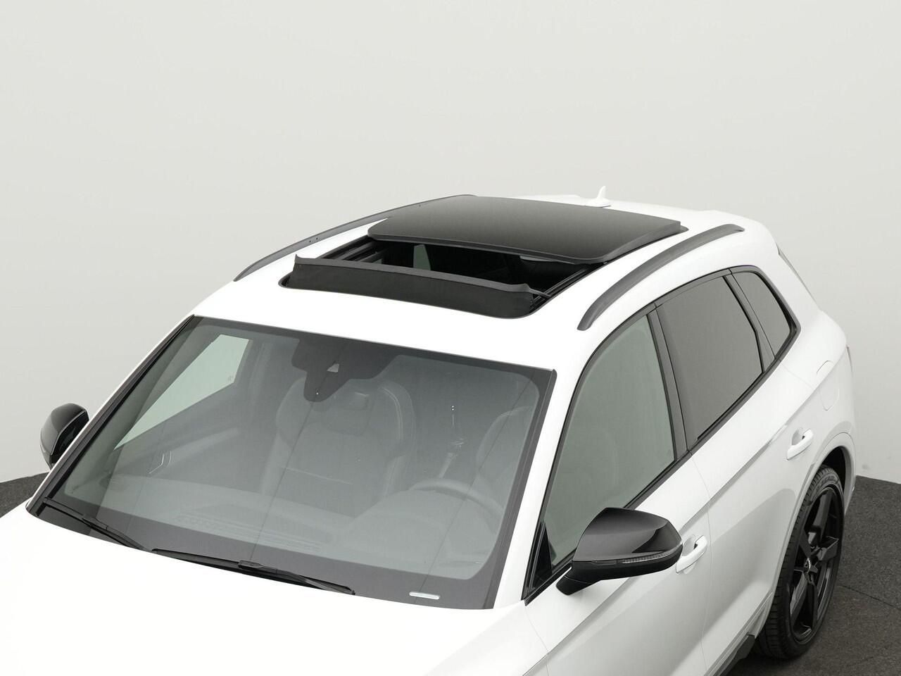 Audi Q5 55 TFSI e 367 pk S-tronic quattro S edition | Panoramadak | Trekhaak | Matrix LED koplampen | B&O sound | Luchtvering | Achteruitrijcamera | Standkachel | 21 inch