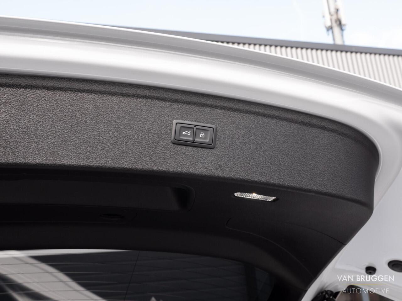 Audi Q5 50 TFSI e S-Line Pano Luchtv Trekhaak RS-Stoelen 21" Head-Up Sfeer