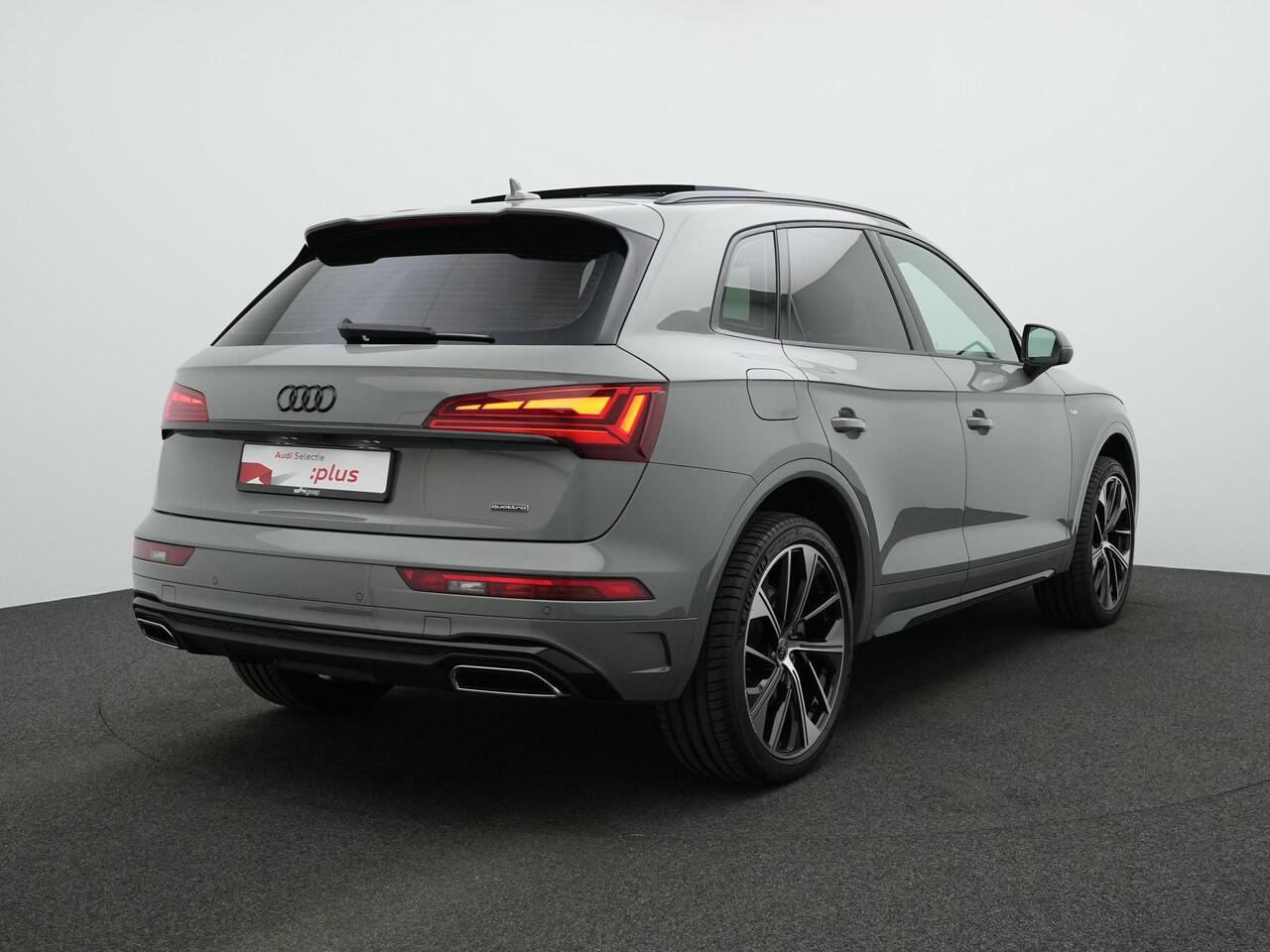 Audi Q5 55 TFSI e Quattro S edition Competition / S-Line | Panoramadak | Trekhaak | Geheugen-/massagestoel | Achteruitrijcamera | Adaptive Cruise