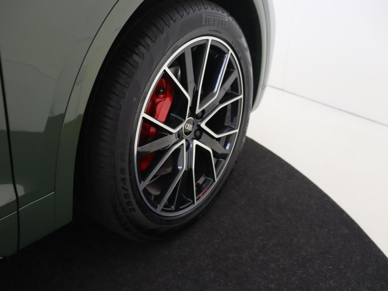 Audi Q5 50 TFSI e S edition Competition | Luchtvering | Trekhaak | LED matrix verlichting | Stoelverwarming voor en achter | Virtual cockpit Plus | Adaptieve cruise control | CarPlay |