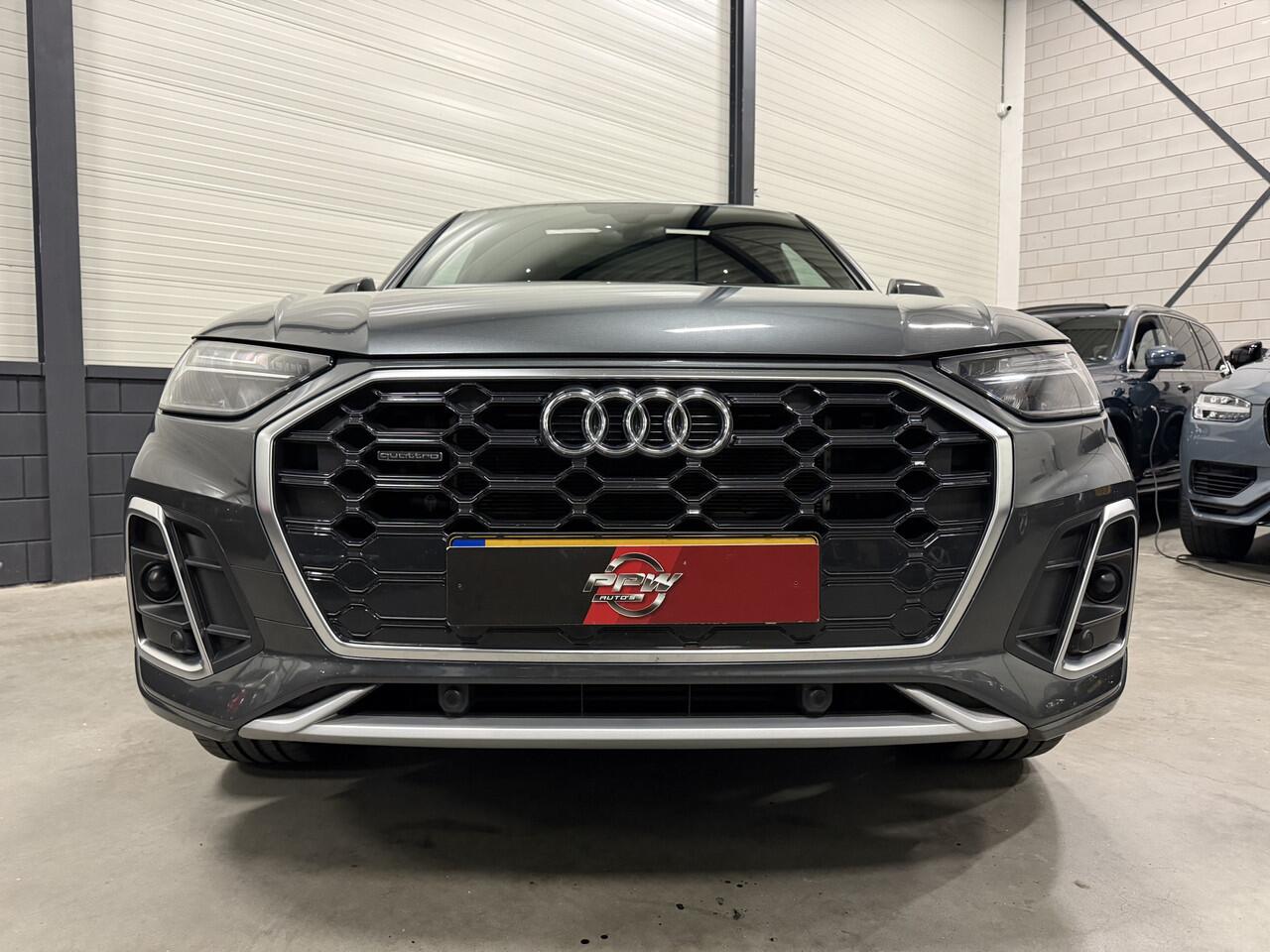 Audi Q5 50 TFSI e S-Line PANO/TREKHAAK/MASSAGE/ACC/KEYLESS/21"/CAMERA/CARPLAY/DONKERE HEMEL/STANDKACHEL/EL.A.KLEP/PRIVACY/DAYTONAGRAU/VOLLEDIG AUDI DEALER HISTORIE, NET OH BEURT GEHAD