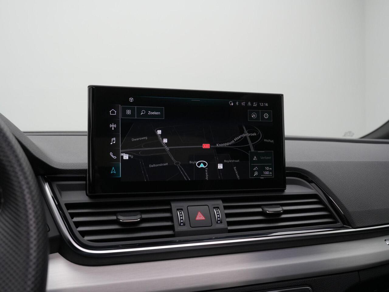 Audi Q5 50 TFSI e 299 pk S-Line | Panoramadak | Trekhaak | 360 camera | Elektr. verstelbare stoelen | Side Assist | Afgevlakt sportstuur