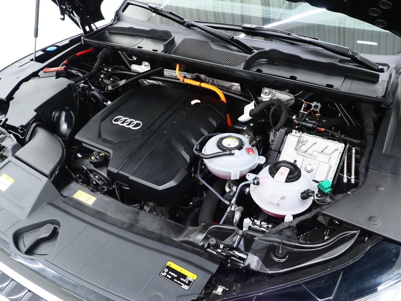 Audi Q5 55 TFSI e quattro Competition S-Line | Panoramadak | Luchtvering | Camera | Virtual | Keyless | DAB | Carplay