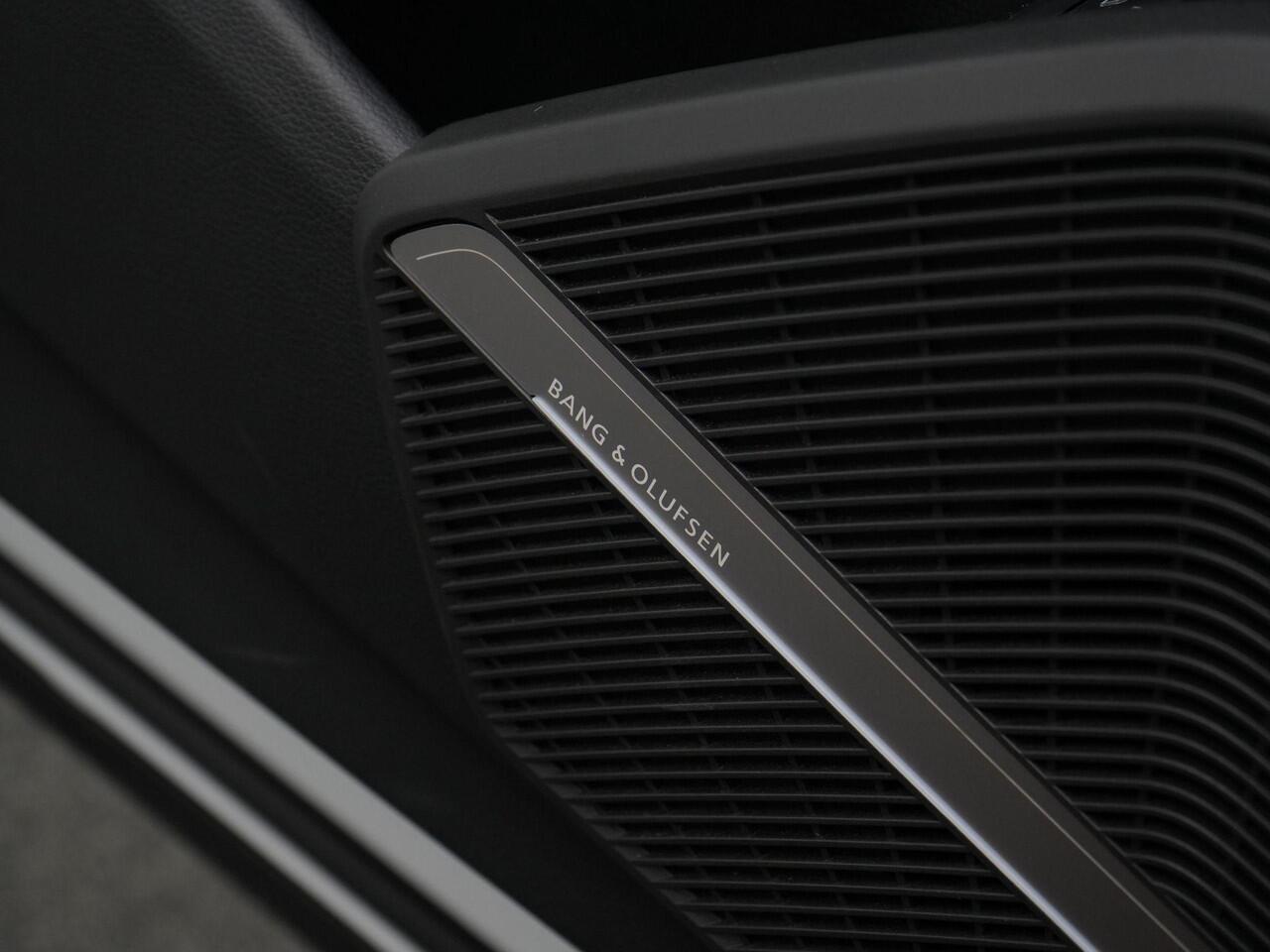 Audi Q5 55 TFSI e 367 pk S-tronic quattro S edition | Panoramadak | Trekhaak | Matrix LED koplampen | B&O sound | Luchtvering | Achteruitrijcamera | Standkachel | 21 inch