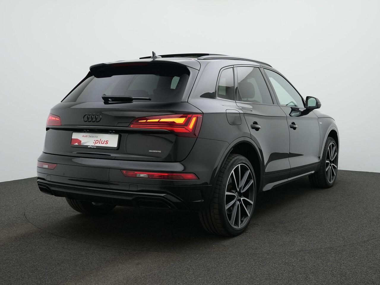 Audi Q5 50 TFSI e 299 pk S-Line | Panoramadak | Geheugenstoel | Stuur-/stoelverwarming | Achteruitrijcamera | Leder/alcantara