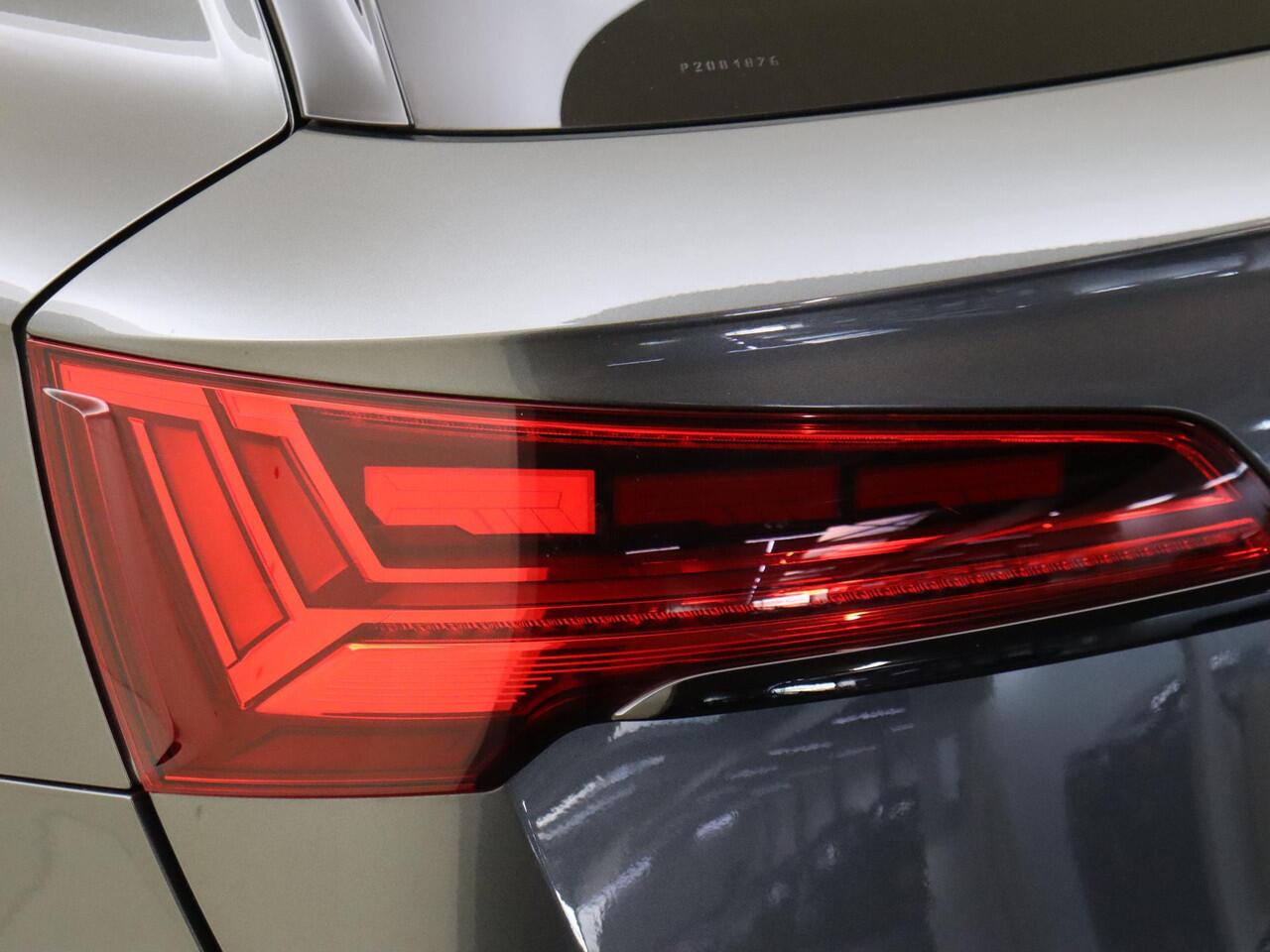 Audi Q5 50 TFSI e S edition | Panoramadak | Stoelverwarming | Optiek zwart Plus | LED matrix verlichting | Navigatie Plus | Virtual cockpit Plus | Achteruitrijcamera |