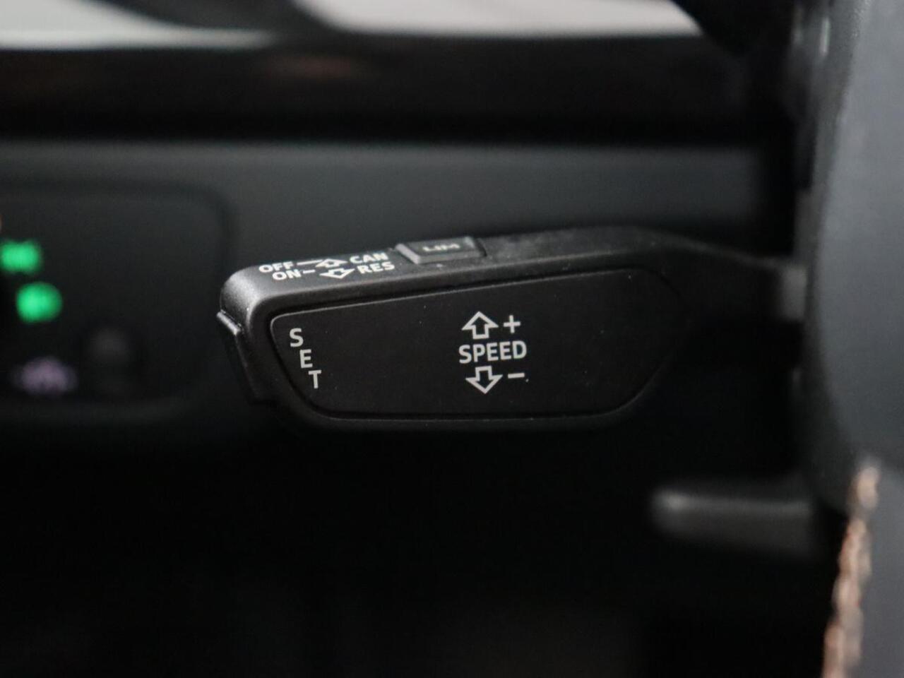 Audi Q5 50 TFSIe quattro S edition | Leder | Luchtvering | Stoelverwarming | Trekhaak | Full LED | Keyless | Navigatie | Sportstoelen