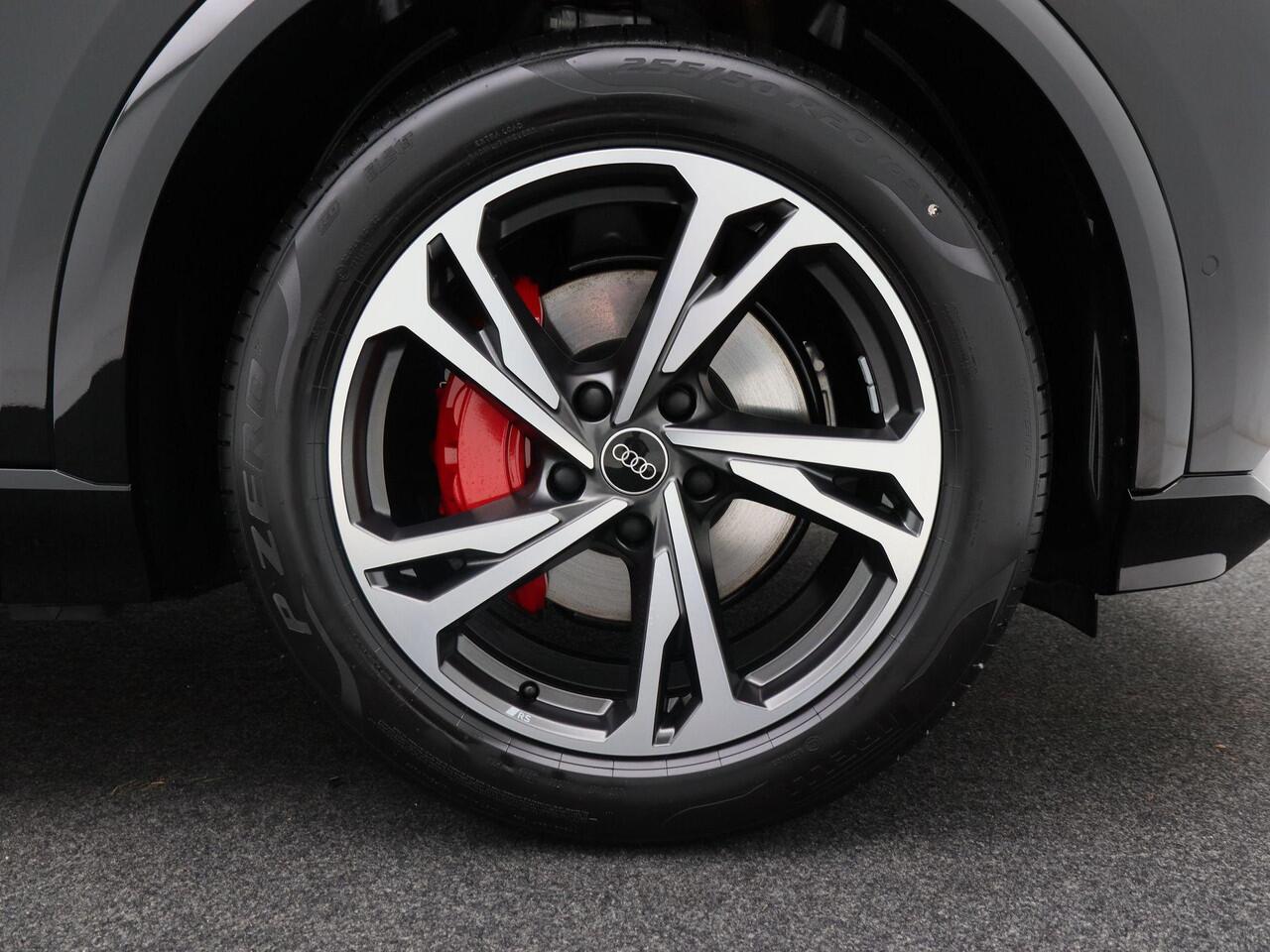 Audi Q6 S edition e-tron 83Kwh |252 PK | 20 inch | Tech Pro pakket | Privacyglas |