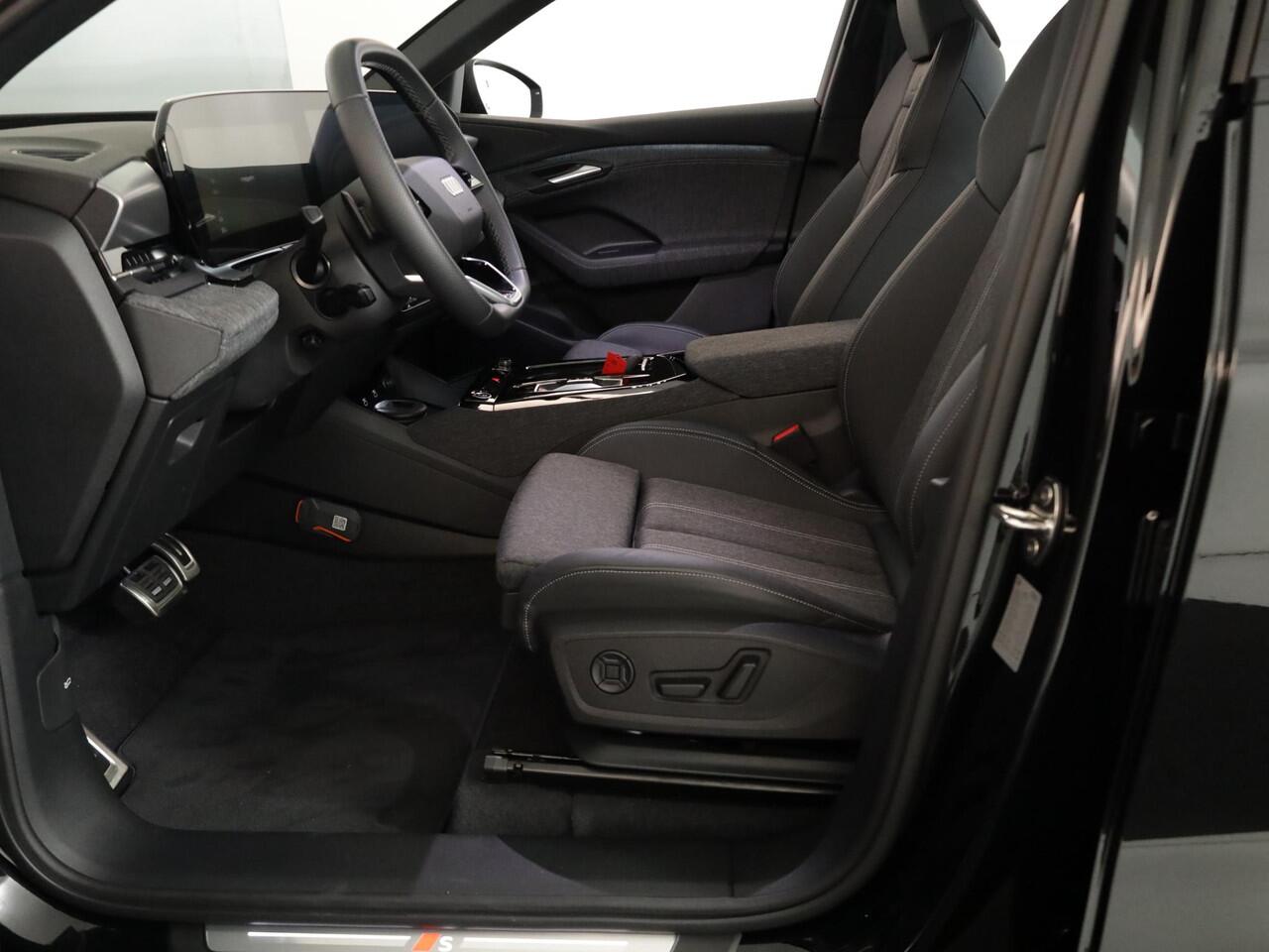 Audi Q6 S Edition e-tron perf 225kW/306pk 100Kwh Hatchback Audi Q6 e-tron S edition performance 100 kWh Omgevingscamera's, adaptive cruise control, ledkoplampen plus, stoelverwarming voor en achter, comfortpakket