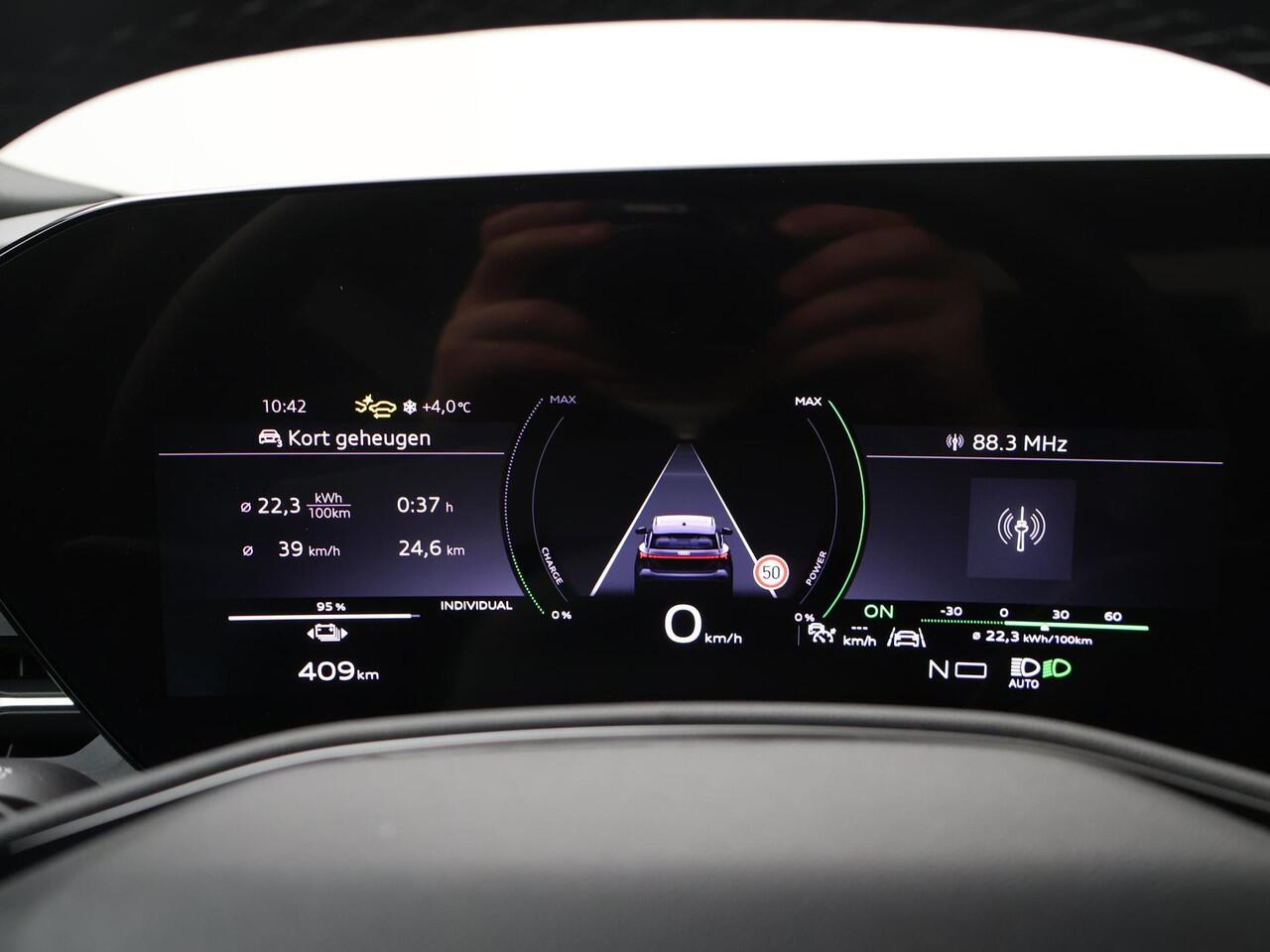 Audi Q6 e-tron S edition e-tron performance 100kWh | Luchtvering | elektrisch verstelbare, verwarmbare stoelen en stuurwiel | Adaptive Cruise Controle | 360 graden camera