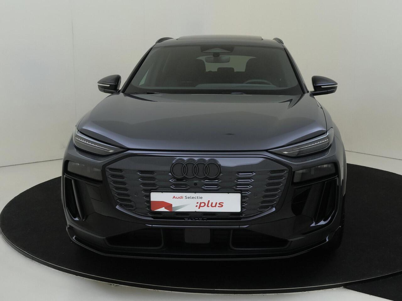 Audi Q6 e-tron edition quattro 100 kWh | Panoramadak | Bang & Olufsen | Luchtvering | 360 camera | Head-up display | Leder/alcantara bekleding | Display passagierszijde | Parkeerassistent |