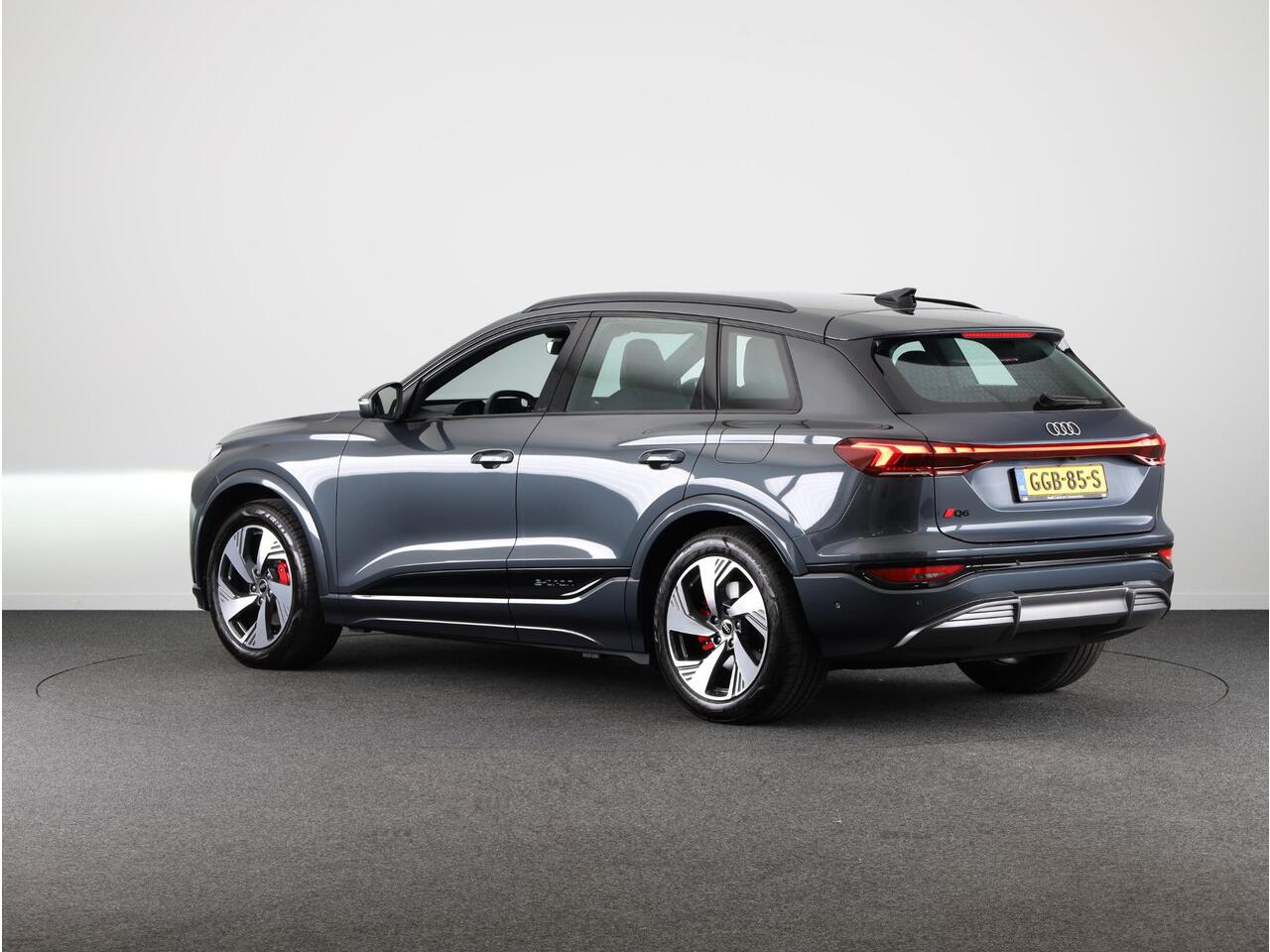 Audi Q6 e-tron First edition 100 kWh 388pk | MMI bijrijdersscherm | 20 inch lichtmetalen velgen | Leder S- line interieur