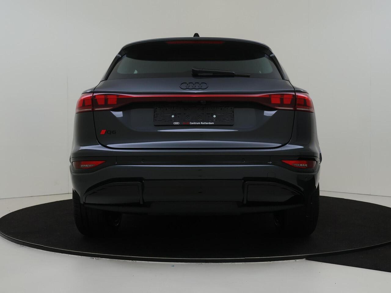 Audi Q6 e-tron S edition performance 100 kWh | Tech Pro | 360 camera | Comfortsleutel | Elek. verstelbare voorstoelen | Verwarmbaar stuurwiel