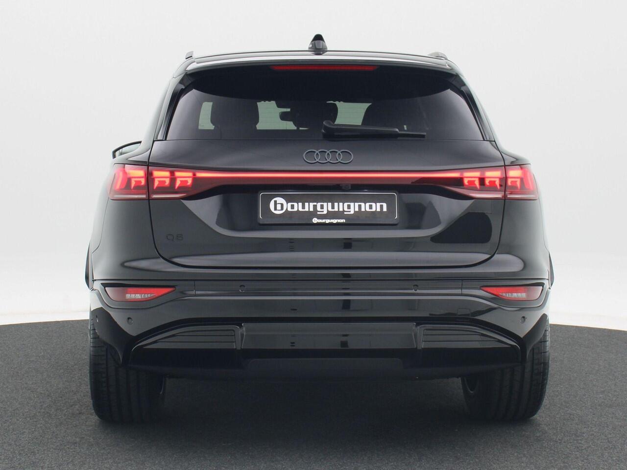 Audi Q6 S edition e-tron 83Kwh |252 PK | 20 inch | Tech Pro pakket | Privacyglas |