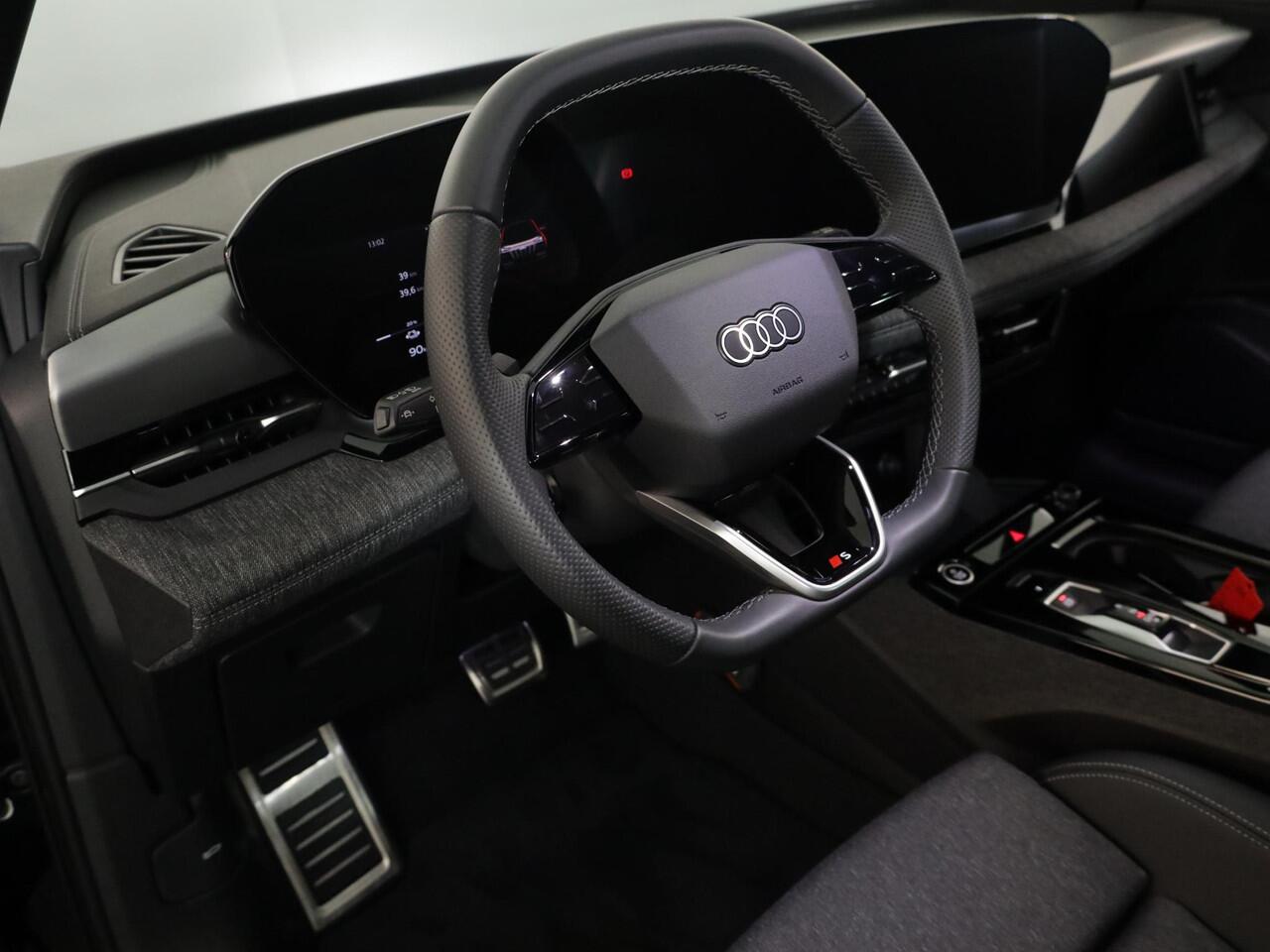 Audi Q6 S Edition e-tron perf 225kW/306pk 100Kwh Hatchback Audi Q6 e-tron S edition performance 100 kWh Omgevingscamera's, adaptive cruise control, ledkoplampen plus, stoelverwarming voor en achter, comfortpakket