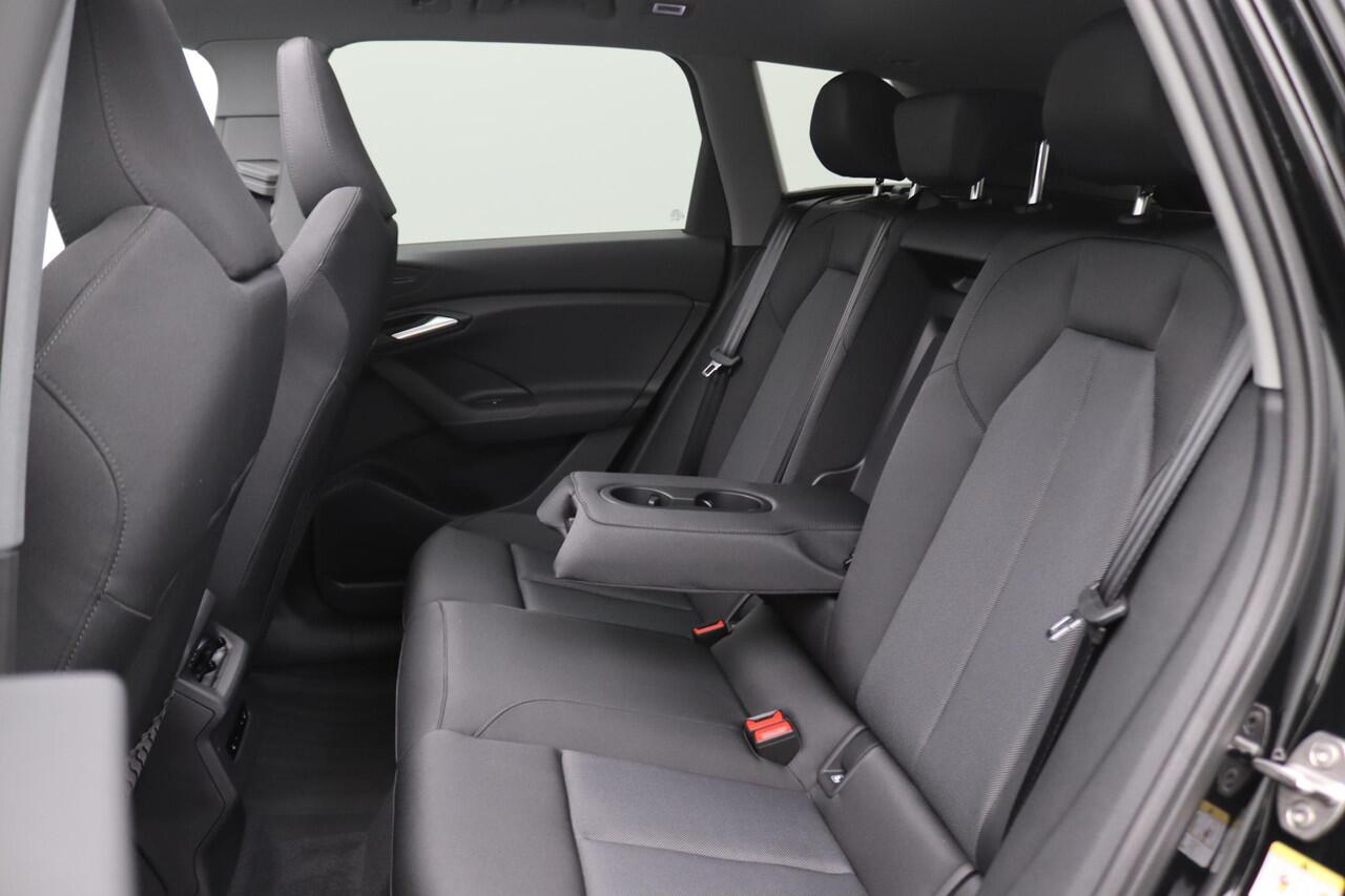 Audi Q6 e-tron Launch edition 83 kWh 252PK Panoramadak, Trekhaak, Keyless, Warmtepomp, 360gr. Camera, Stoelverwarming, LED Plus, Elektr. Achterklep, 20" LM Velgen