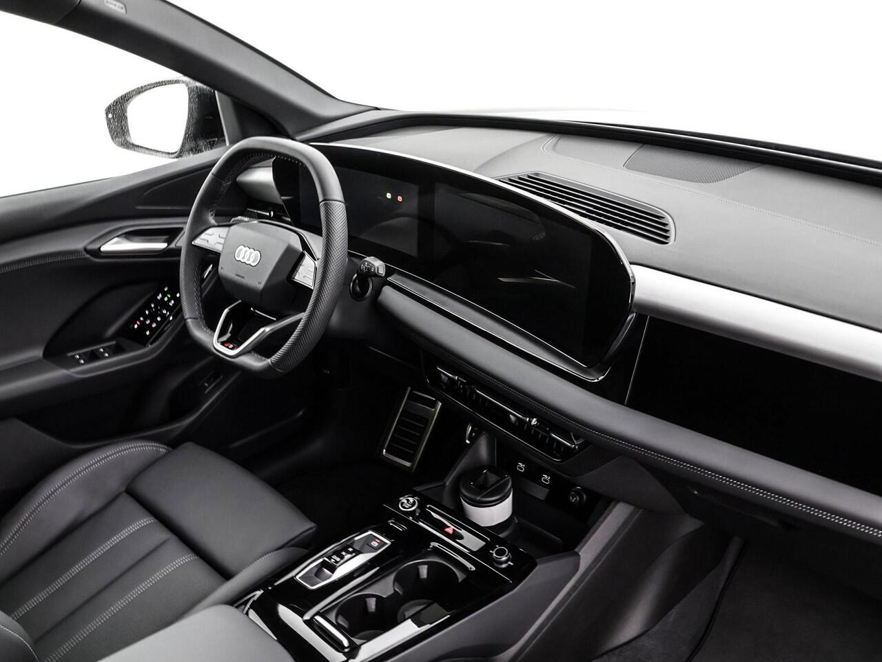 Audi Q6 e-tron S edition 252 PK · Tech pro · Stoelventilatie voorin · Trekhaak, mechanisch draaibaar