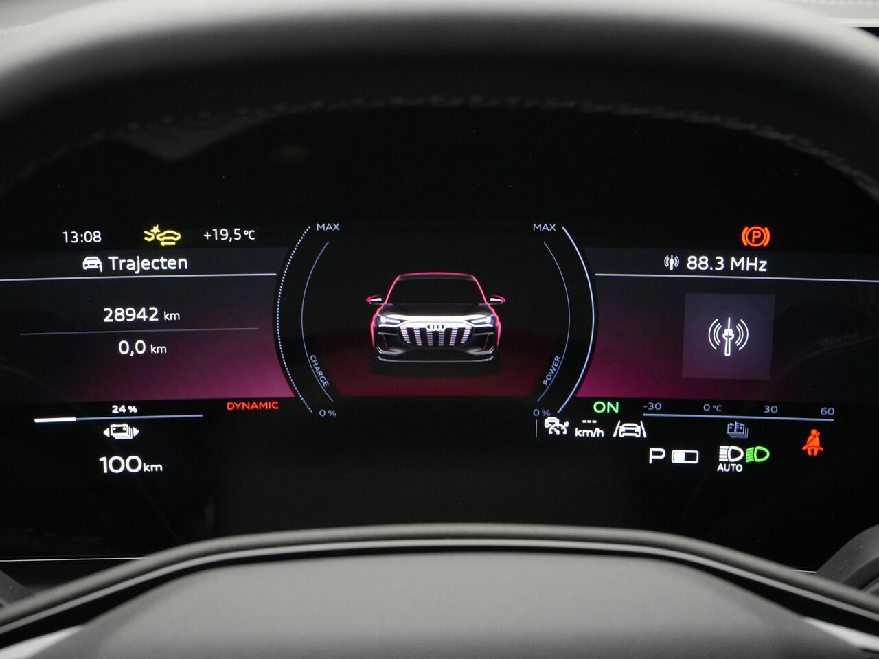 Audi Q6 e-tron 388 pk S-tronic quattro S edition 100 kWh / S-Line | Rondomzicht camera | Standkachel | Matrix LED | Park Assist | S-sportonderstel | 20 inch