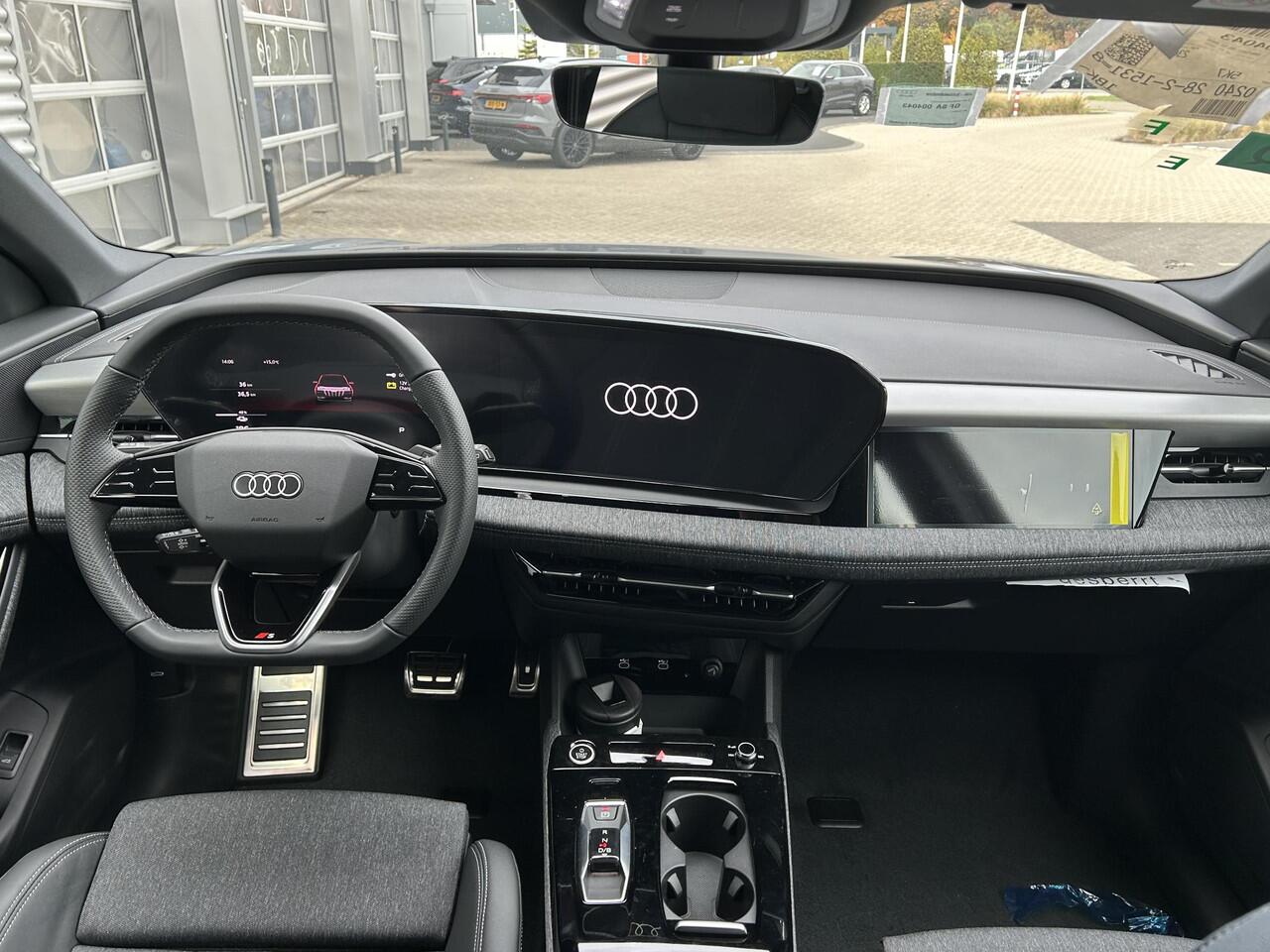 Audi Q6 e-tron S edition (B1) e-tron perf 100Kwh 225 kW / 306 PK | Luchtvering | Stuurwielverwarming | Matrix | Keyless Entry | Elektrische Stoel | Stoelverwarming voor-achter |