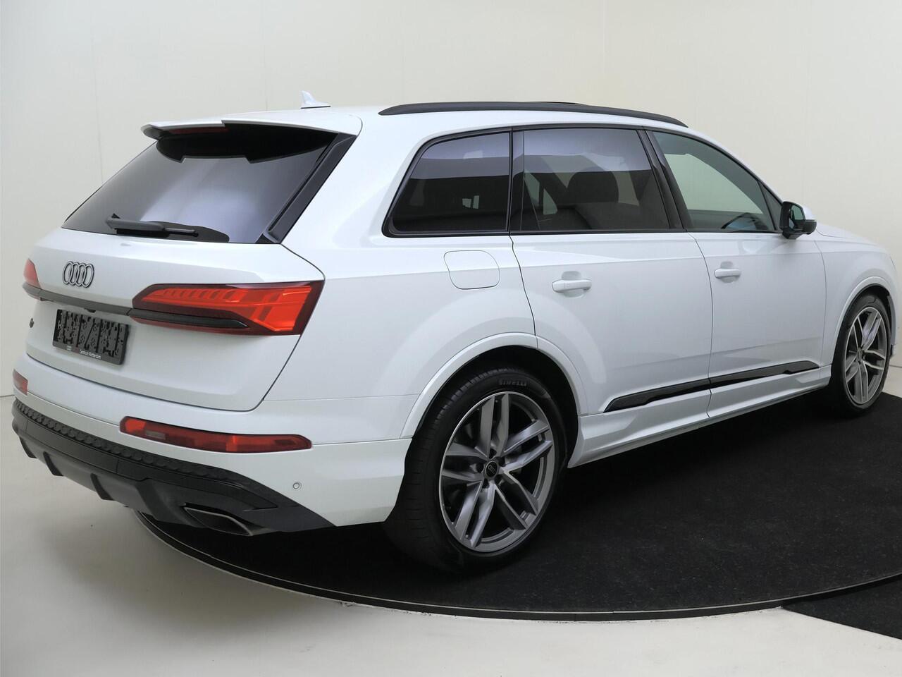 Audi Q7 55 TFSI e quattro Pro Line S | Panoramadak | Luchtvering | Bang & Olufsen | Trekhaak | 360 camera | Vierwielbesturing | Parkeerassistent | Head-up display | Dodehoek detectie |