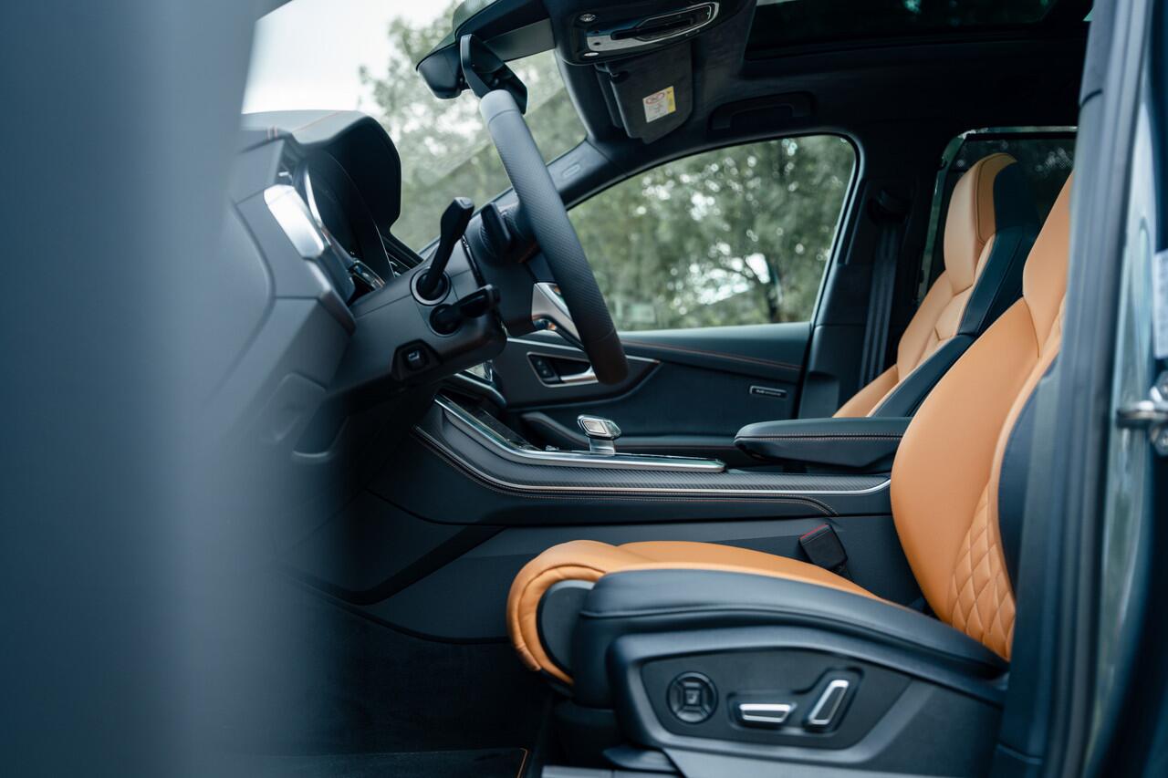 Audi Q7 60 TFSIe Competition | Audi exclusive interieur | B&O Advanced 3D | Panoramadak | Assistentiepakket Plus | Carbon spiegels | Vierwielsturing | Matrix Laser LED | Akoestisch glas | Uitgebreid leder pakket | Alcantara hemel