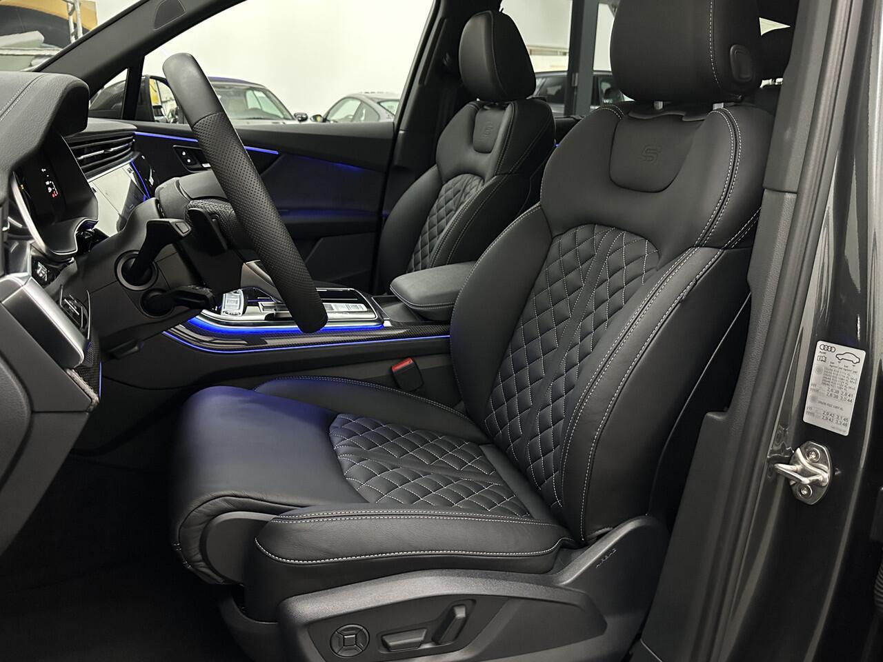 Audi Q7 60 462pk S Competition | Carbon Pack | 360 Camera | RS-Leder | ACC | Panorama | Laser-LED | Trekhaak | B&O Sound | 10-2023 | Nw.Pr; 133000,= | Keyless-Entry | Luchtvering | 22'' | Memory | Stoelverwarming V+A | Stuurverwarming | Stand Kachel | Zonwering |