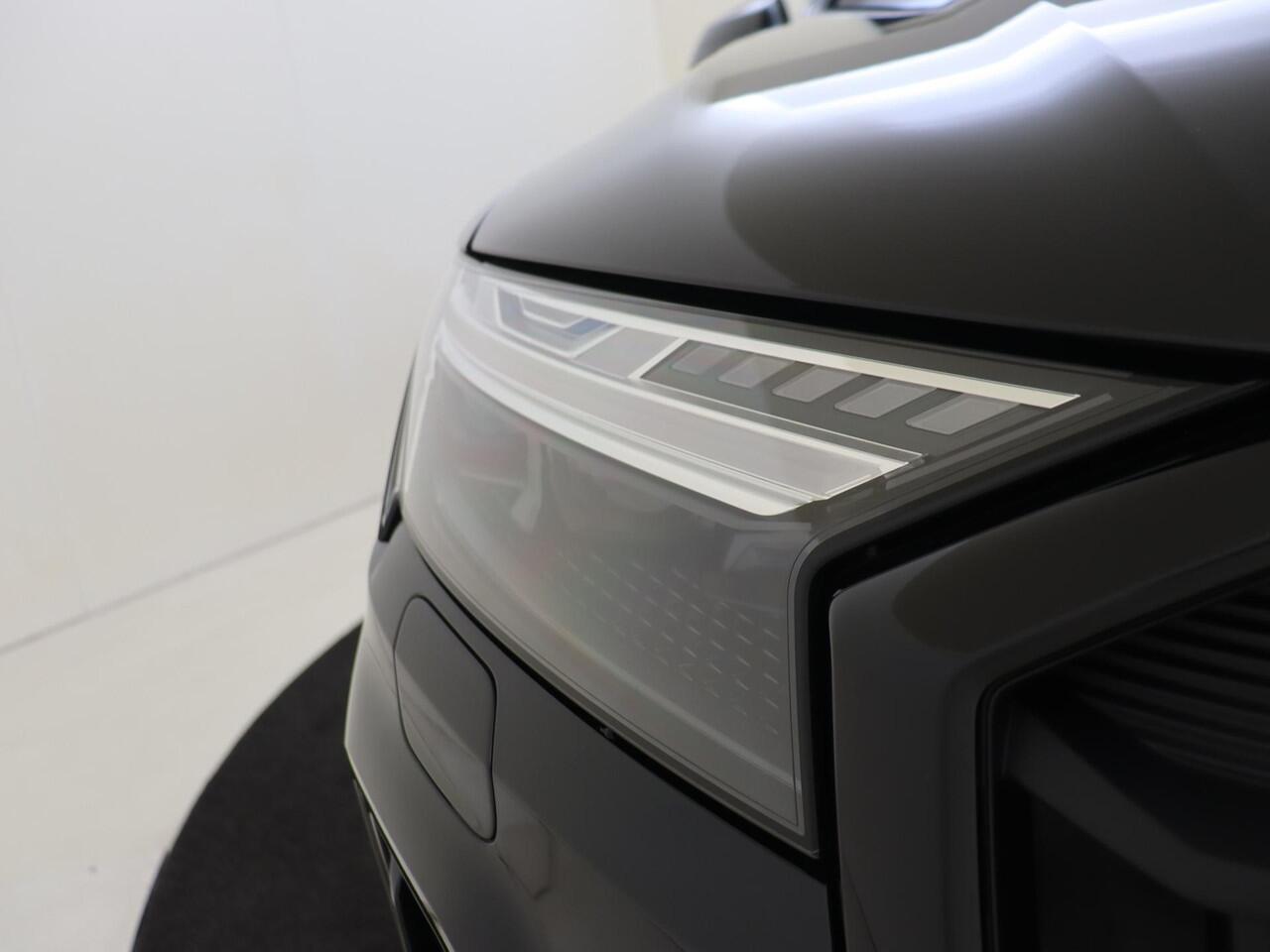 Audi Q7 55 TFSI e quattro Pro Line S | Panoramadak | Vierwielbesturing | Trekhaak | Bang & Olufsen | Luchtvering | 3-zone airco | Head-up display | 360 camera |