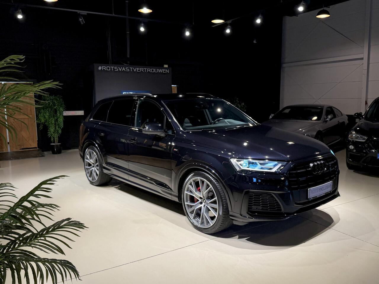 Audi Q7 55 TFSIe S-Line 2021 Luchtvering|Camera|Trekhaak|SQ7 Zwart