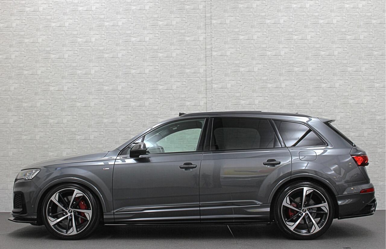 Audi Q7 60 462pk S Competition | Carbon Pack | 360 Camera | RS-Leder | ACC | Panorama | Laser-LED | Trekhaak | B&O Sound | 10-2023 | Nw.Pr; 133000,= | Keyless-Entry | Luchtvering | 22'' | Memory | Stoelverwarming V+A | Stuurverwarming | Stand Kachel | Zonwering |