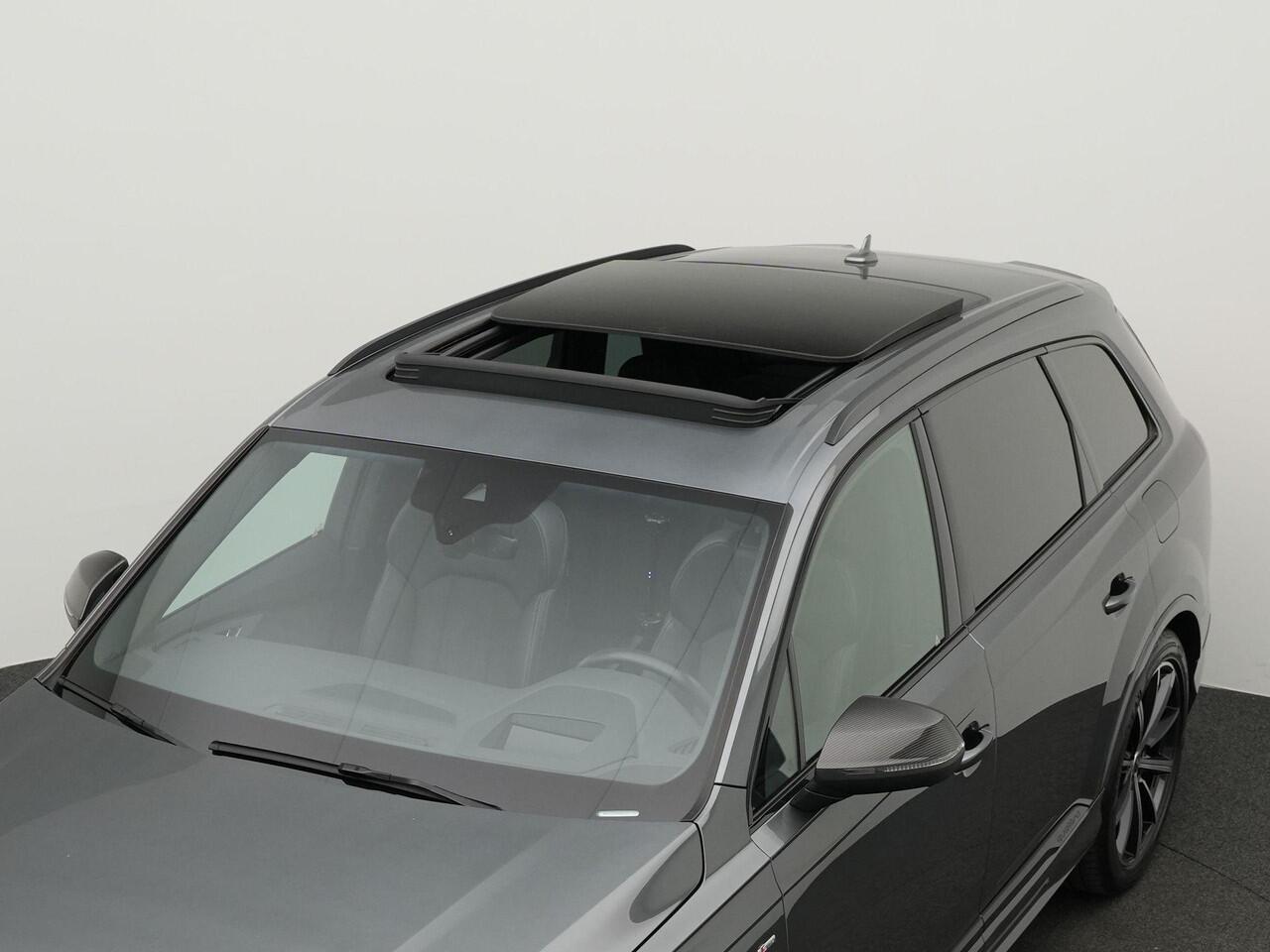 Audi Q7 55 TFSI e 381 pk Tiptronic quattro Pro Line S / S-Line | Panoramadak | Trekhaak | Head-Up Display | Rondomzicht camera | Carbon spiegelkappen | Zwart optiekpakket plus | 21 inch
