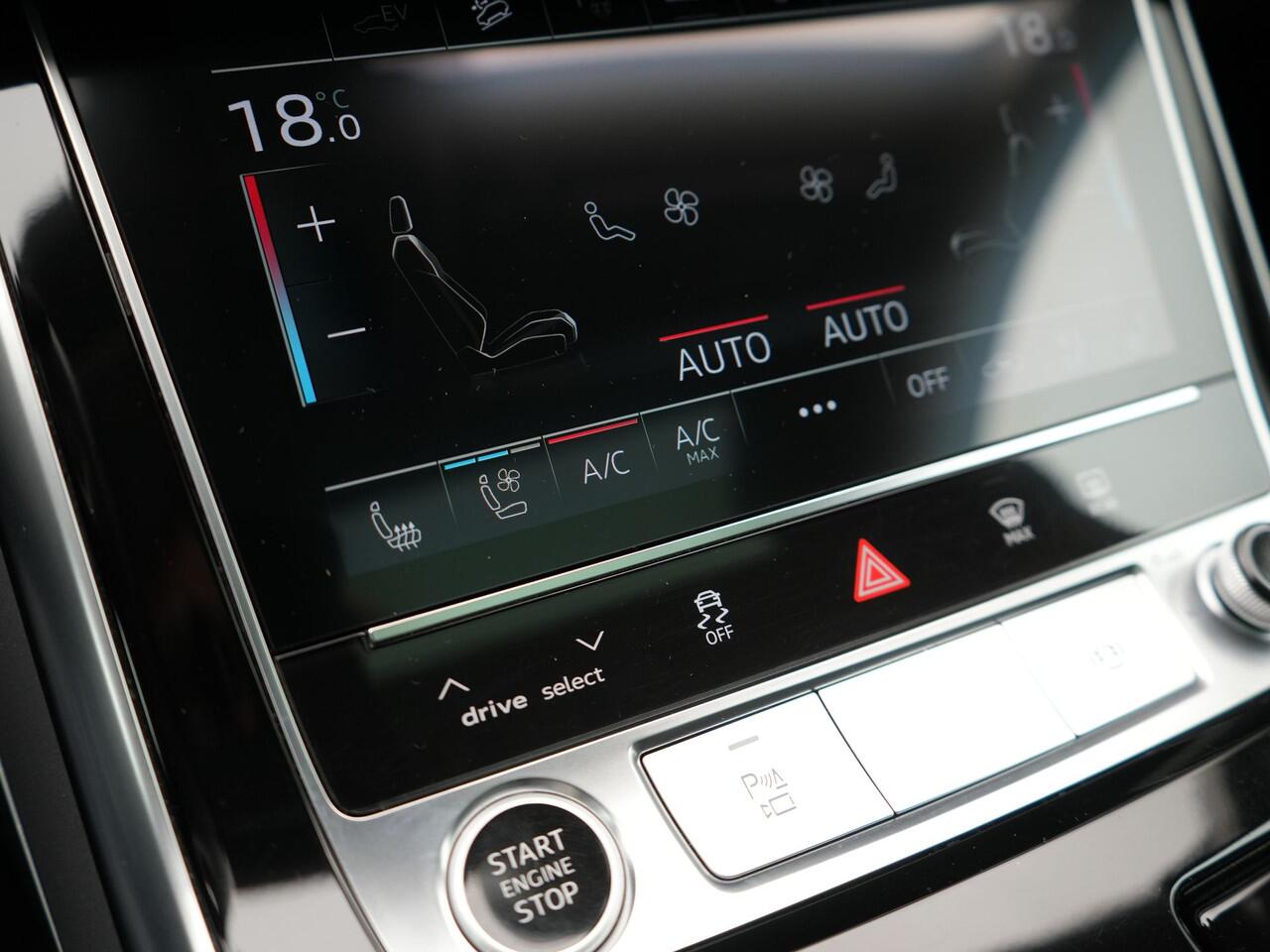 Audi Q7 55 TFSI e Quattro Pro Line Plug In Hybrid 381pk Dealer O.H PHEV | Luchtvering | Trekhaak Af Fabriek | Panodak | Adaptive Cruise | 21 "L.M Matrix LED | Camera | Lederen Sportstoelen Memory & Ventilatie | Navigatie | Keyless | Virtual | DAB | Softclos