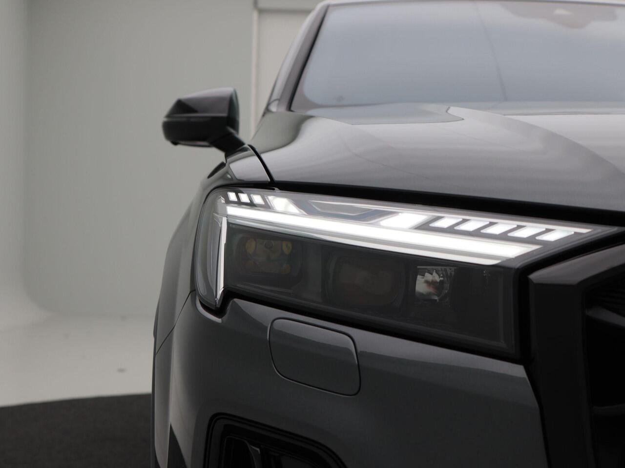 Audi Q7 60 TFSi e 490 Pk Automaat quattro S-Line | Panoramadak | Valcona Leder | Stoelverwarming | B&O Audio | 4wiel Besturing | Trekhaak | 22 Inch | 11.655 Km!!