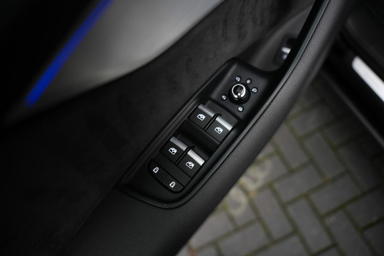 Audi Q7 60 TFSI e 463 pk V6 Quattro Competition S-Line Laser-Light/ RS-Stoelen/ Keyless/ Head-Up/ B&O/ Adap.Cruise/ Pano-Dak/ Lucht-Vering/ 360-Camera/ Carbon/ Trekhaak/ 22'' LMV