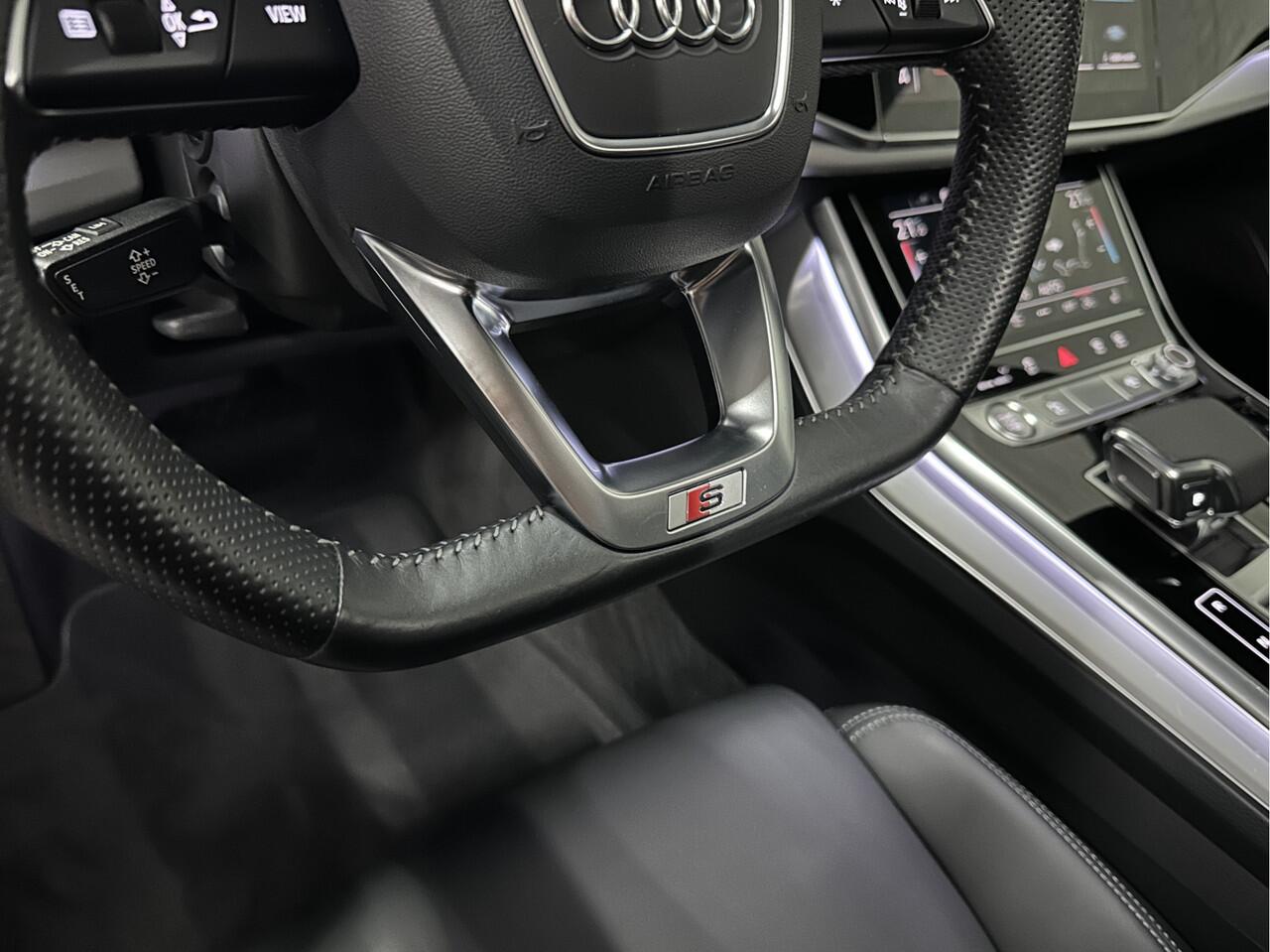 Audi Q7 55 TFSI e S-Line | Panorama | Leder | Luchtvering | LED-Matrix | Keyless-Go | 22 inch | Memory | Stoelverwarming V+A | Camera | Virtual-Cockpit | 3-Zone Clima | Draadloos Laden | Standkachel | Getint Glas |
