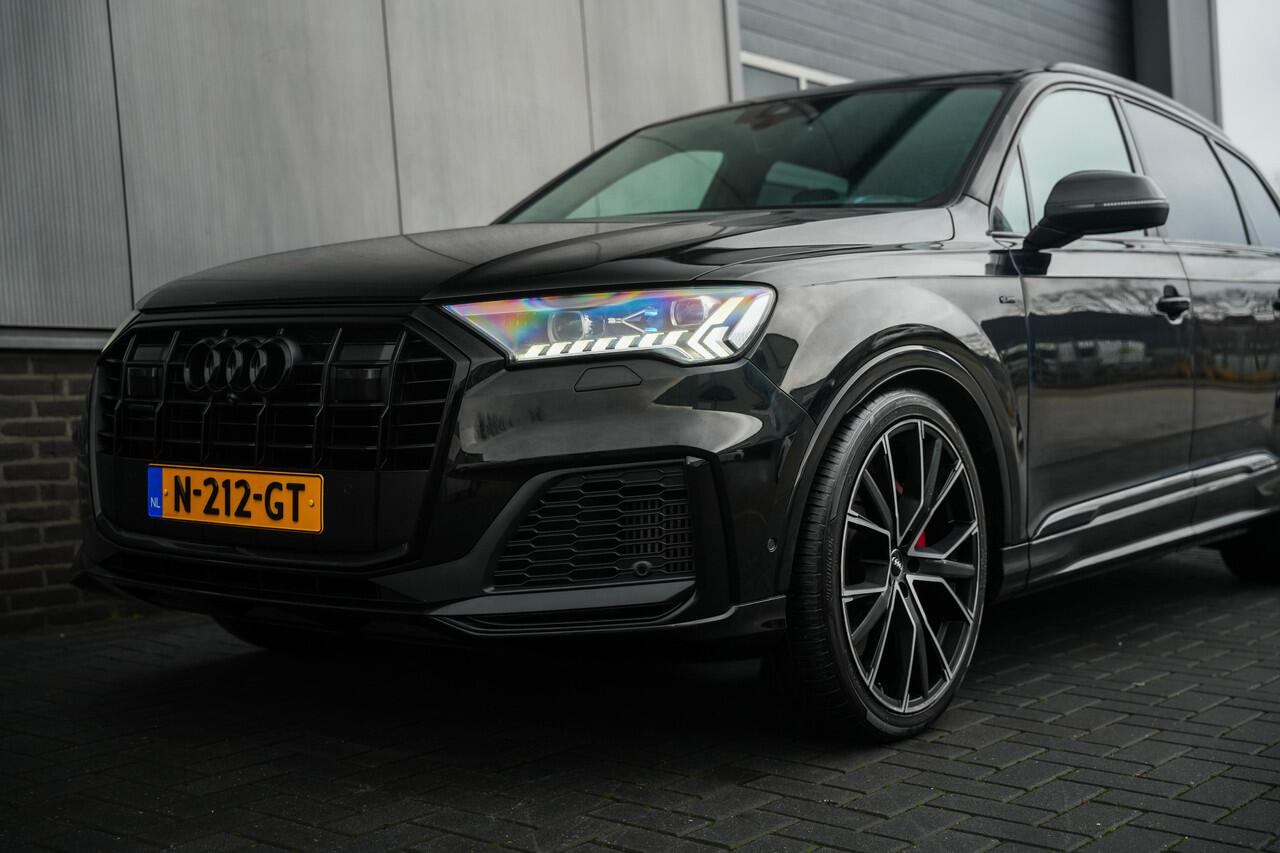 Audi Q7 60 TFSI e 463 pk V6 Quattro Competition S-Line Laser-Light/ RS-Stoelen/ Keyless/ Head-Up/ B&O/ Adap.Cruise/ Pano-Dak/ Lucht-Vering/ 360-Camera/ Carbon/ Trekhaak/ 22'' LMV