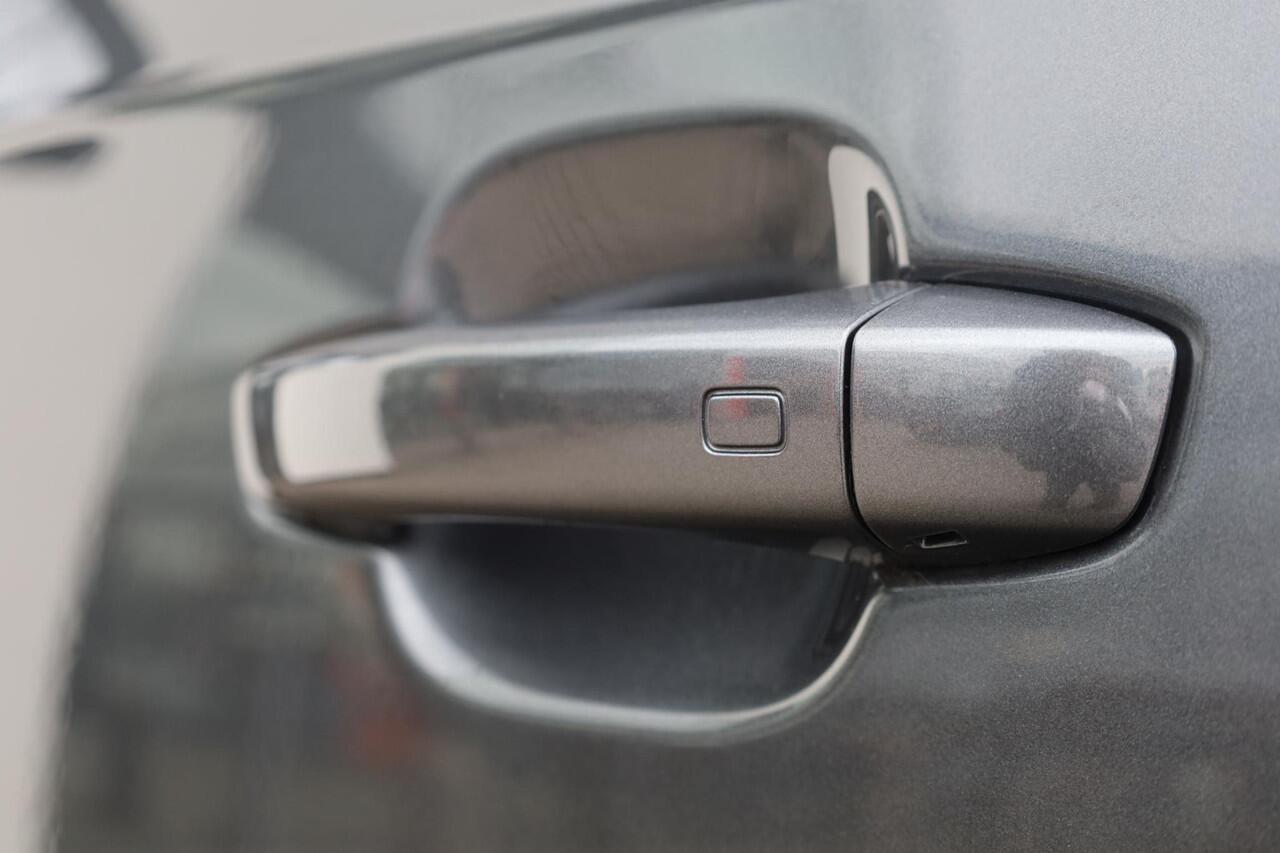 Audi Q7 55 TFSI e quattro Pro Line S 380PK / 280kW Hybride, Lederen bekleding, 21" LMV, honingraat, servo sluiting portieren, dodehoek sensor, achteruitrijcamera, parkeersensoren voor en achter, voorstoelen verwarmbaar, Bose Sound System, verstelbare achterbank, 