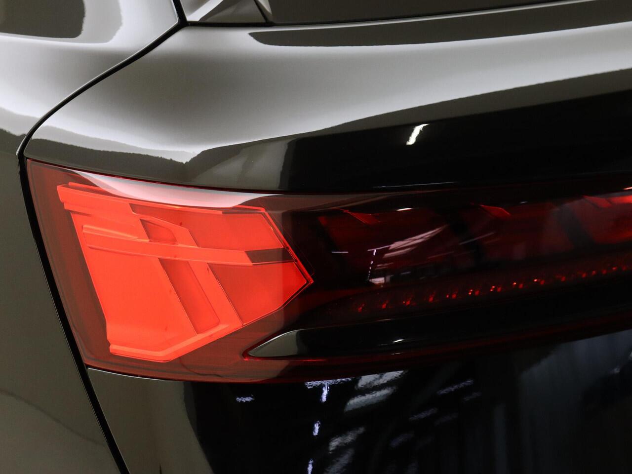 Audi Q7 60 TFSI e quattro Pro Line S Competition | Panoramadak | Vierwielbesturing | Trekhaak | Parkeerassistent | Luchtvering | Bang & Olufsen | Head-up display | 3-zone airco |